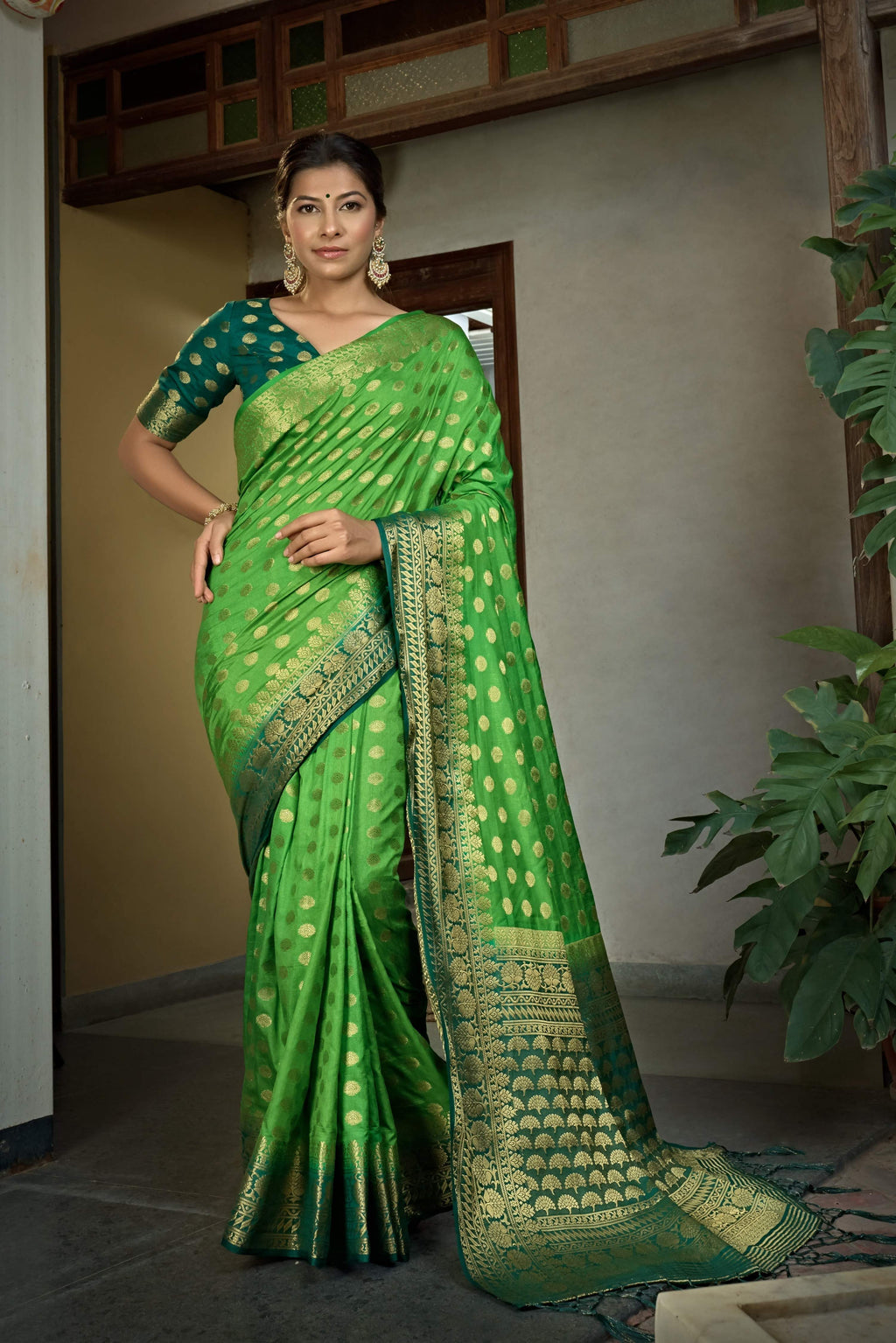 Vardha Emerald Green Banarasi Raw Silk Saree