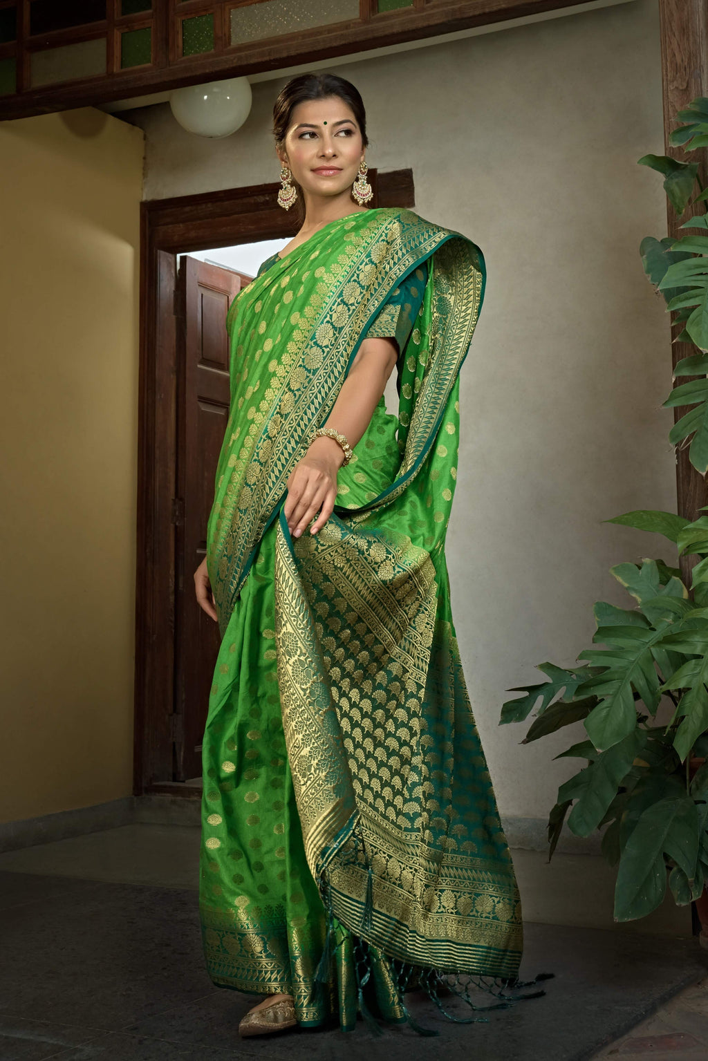 Vardha Emerald Green Banarasi Raw Silk Saree