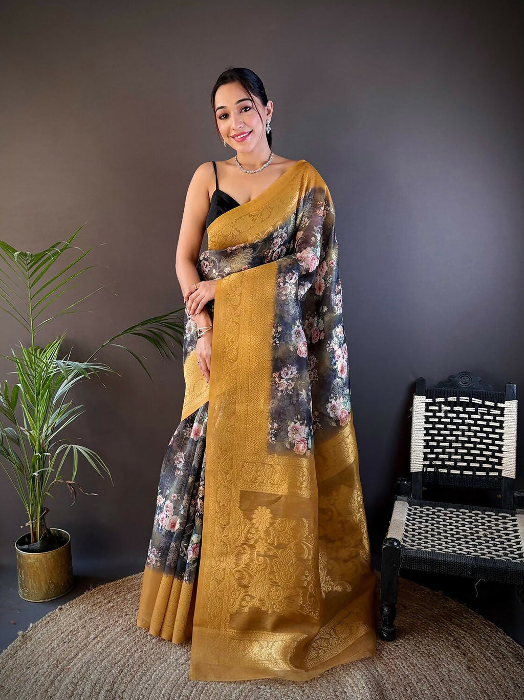 Joban Fashion Gold Floral Motifs Banarasi Silk Sarees