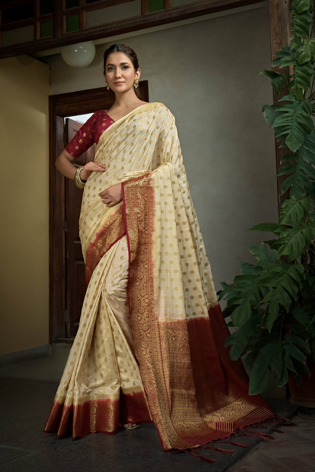 Vardha Cream White Golden Zari Banarasi Raw Silk Saree