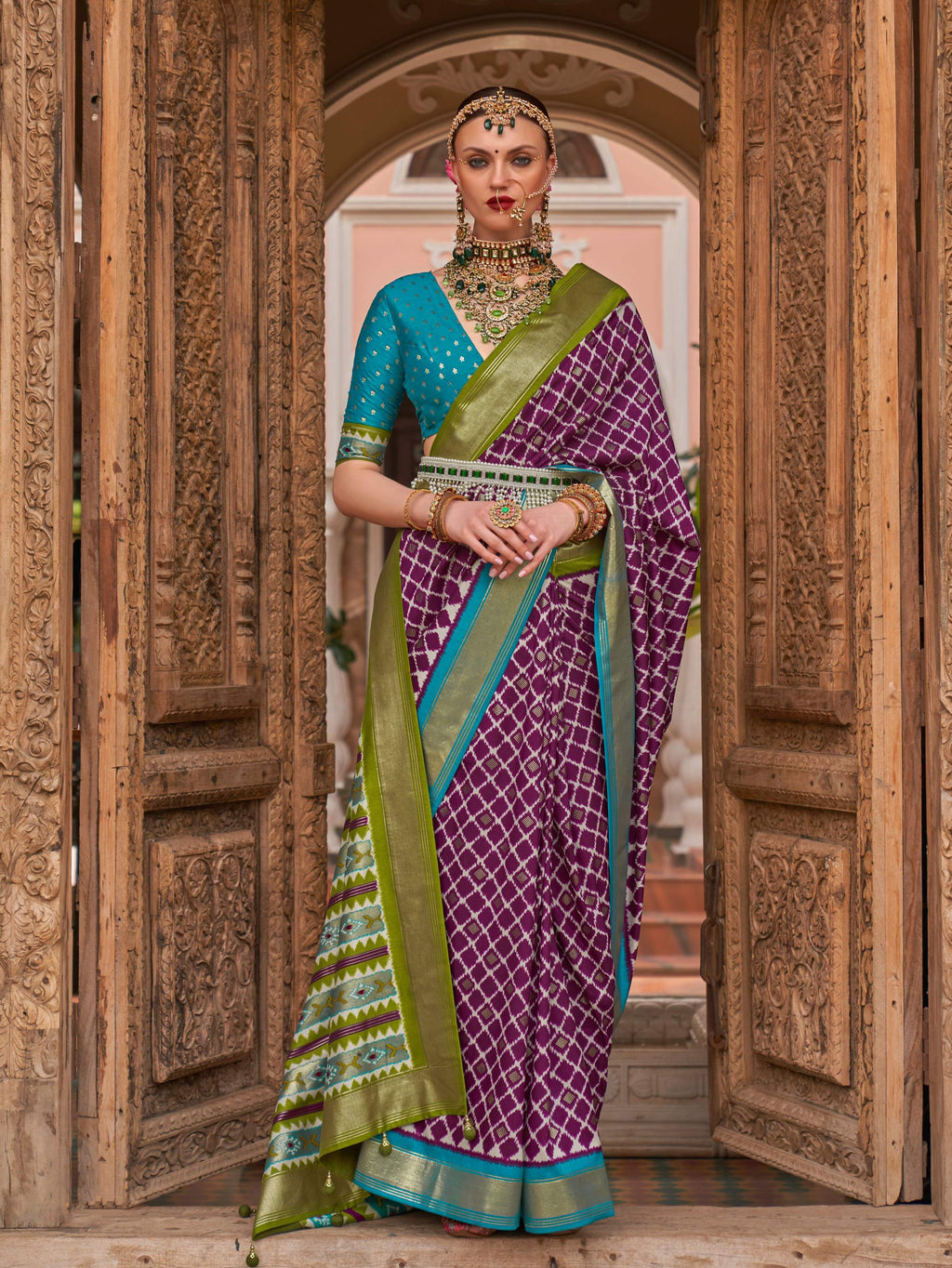 Monjolika Fashion Purple Color Patola Silk Weaving Work Saree With Blouse