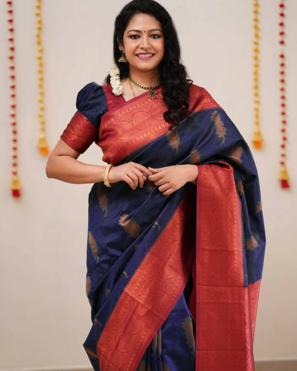 DEIANA'S Beautiful Designer Golden zari Soft Lichi Silk Saree - Navy Blue
