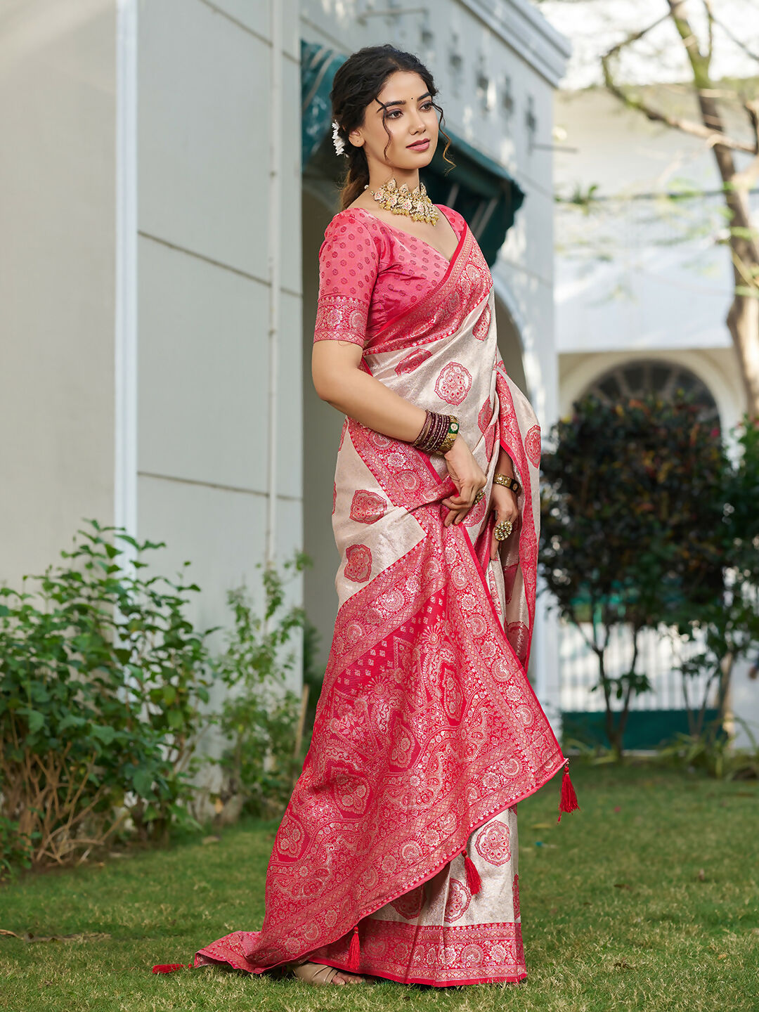 Shree Shyam Fashion Cream With Red Silk Blend Saree - Distacart