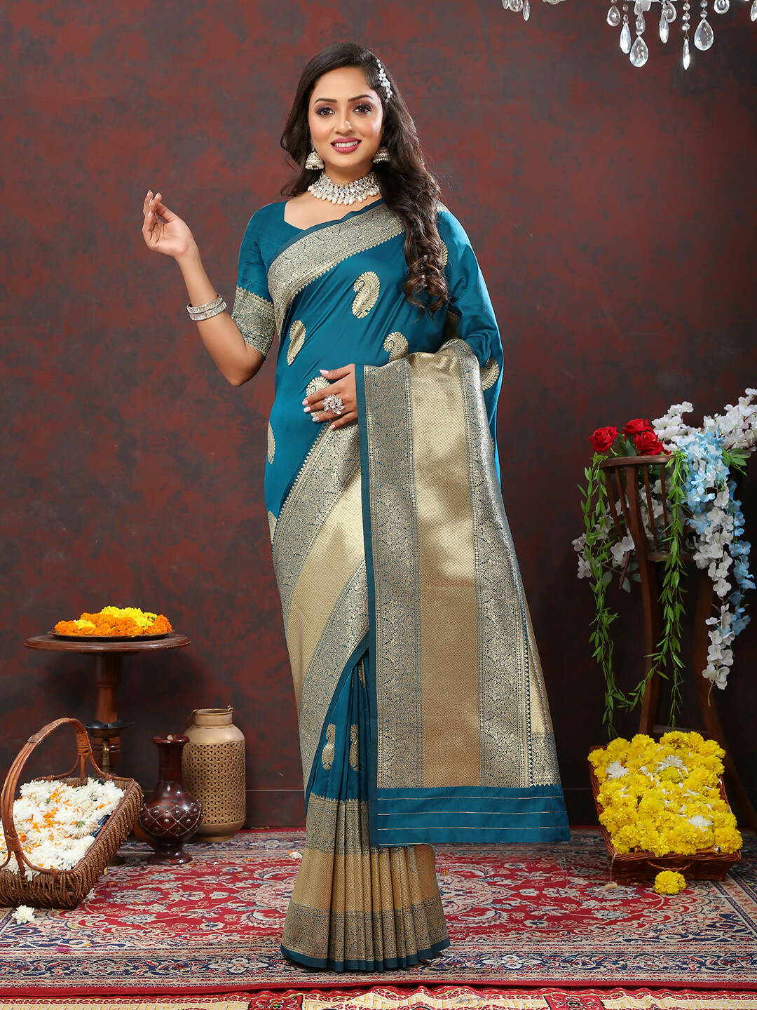 Lorenvalley Fashion Rama Soft Silk Woven Design Gold Zari Weaving Saree