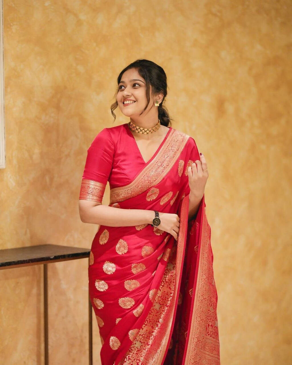 DEIANA'S Beautiful Designer Golden zari Soft Lichi Silk Saree - Red