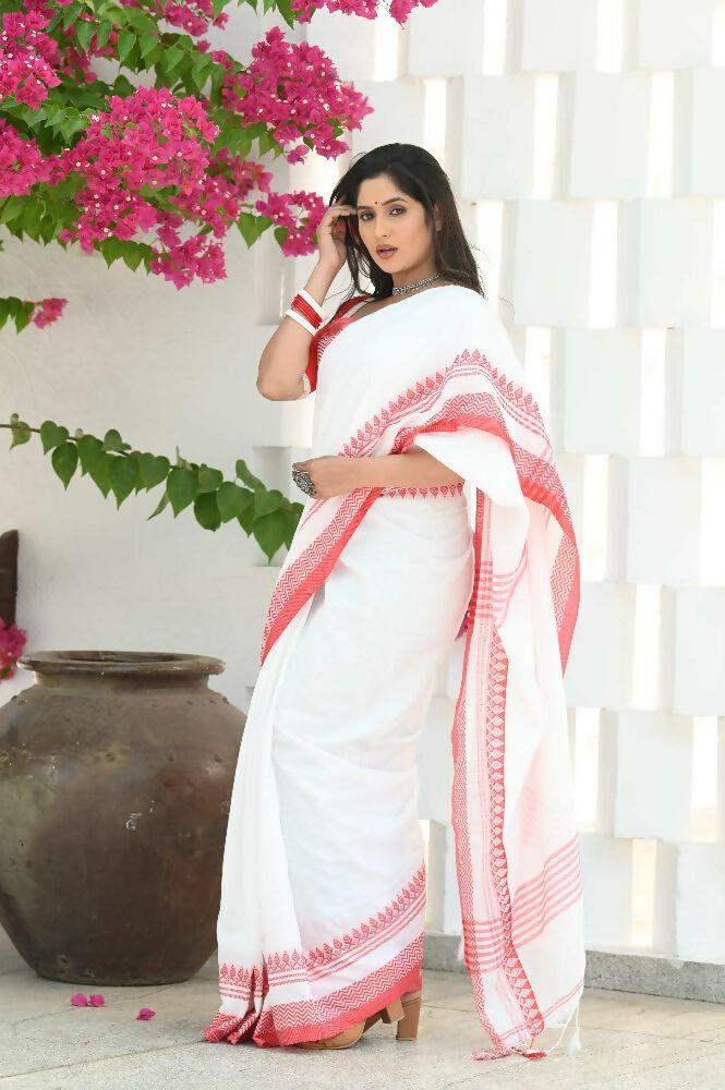 Beatitude White Cotton Zig Zag Border Handloom Saree