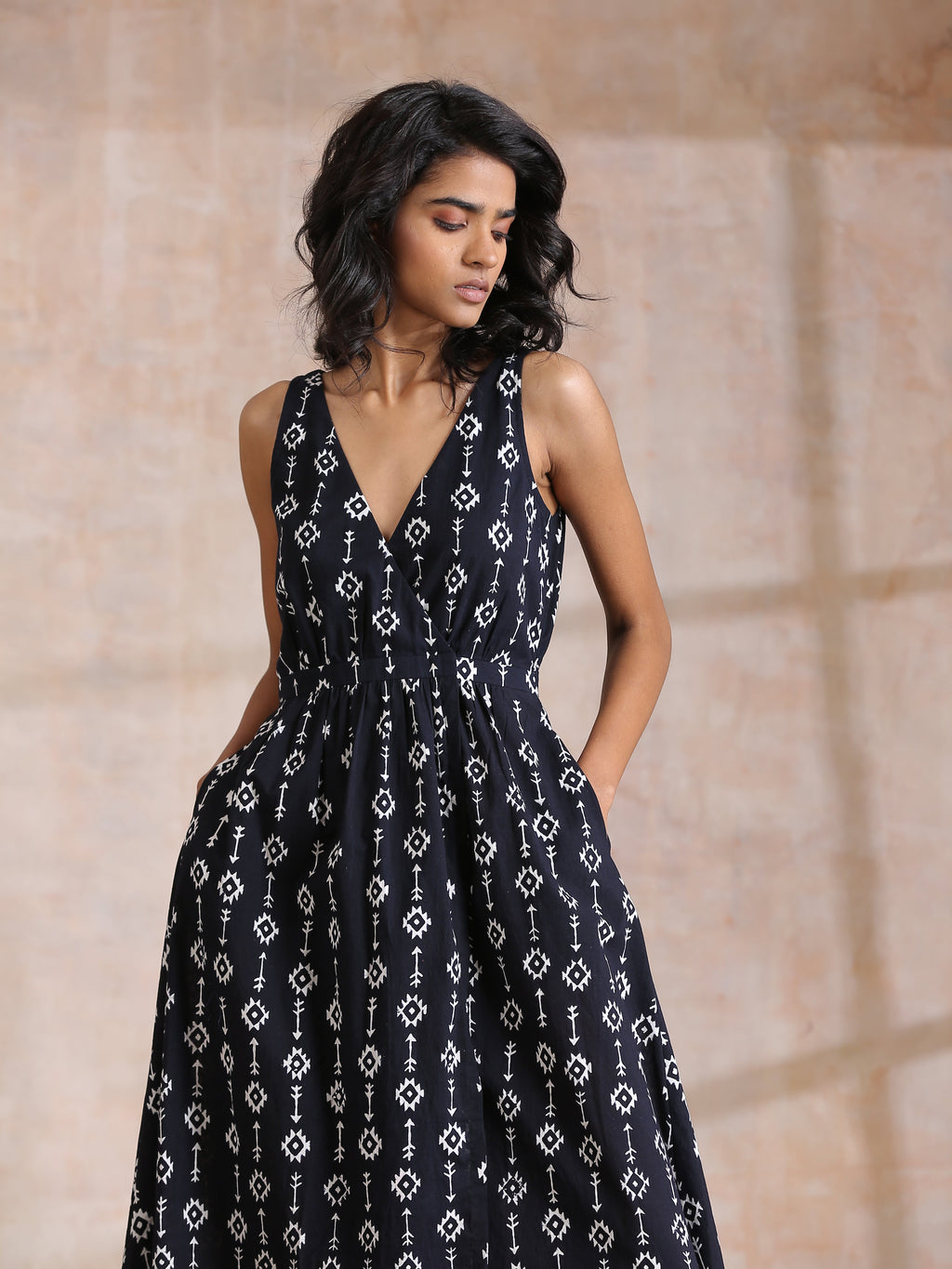 trueBrowns Black White Geometric Print Cotton Sleeveless Wrap Dress - Distacart