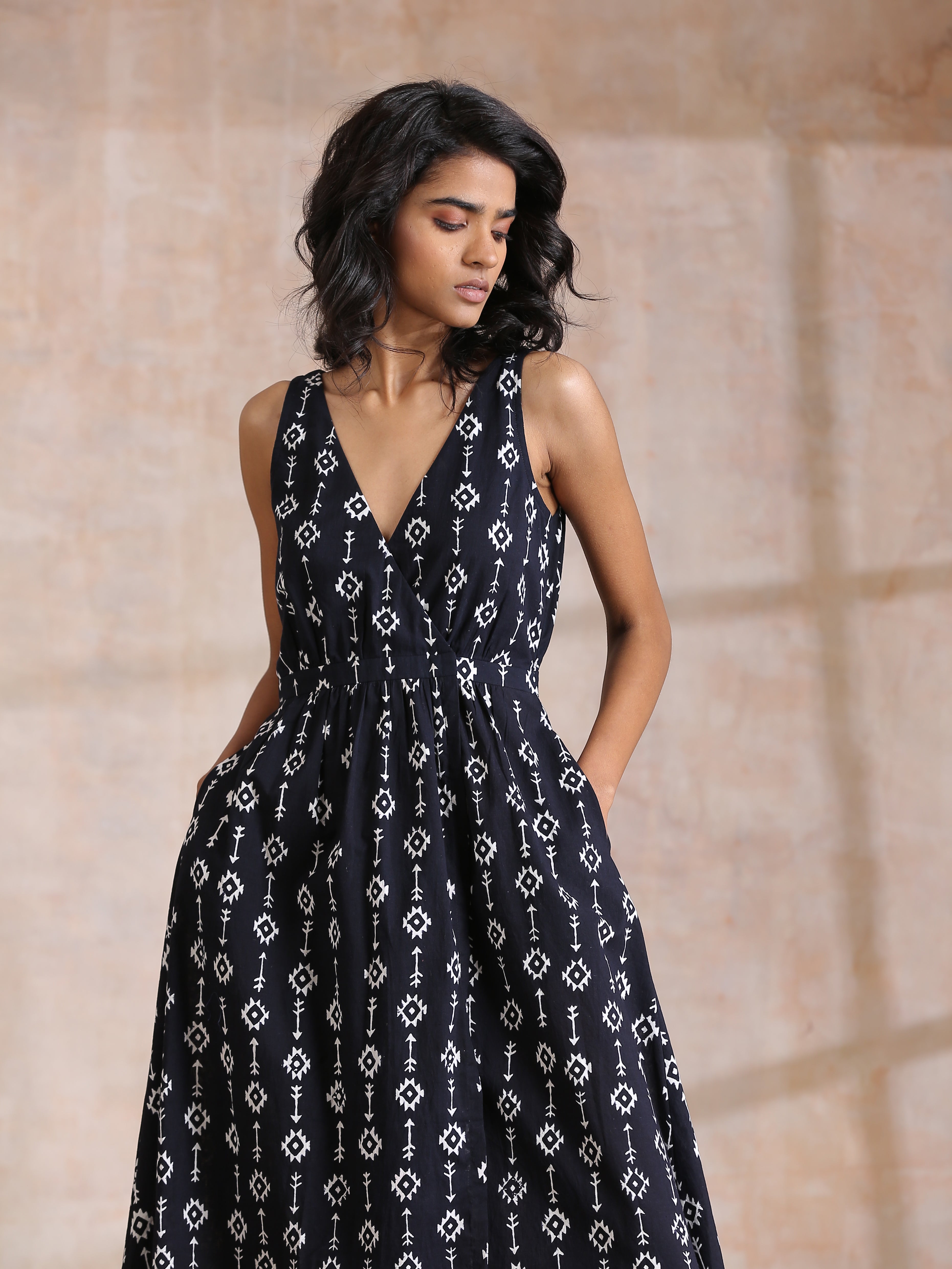trueBrowns Black White Geometric Print Cotton Sleeveless Wrap Dress - Distacart