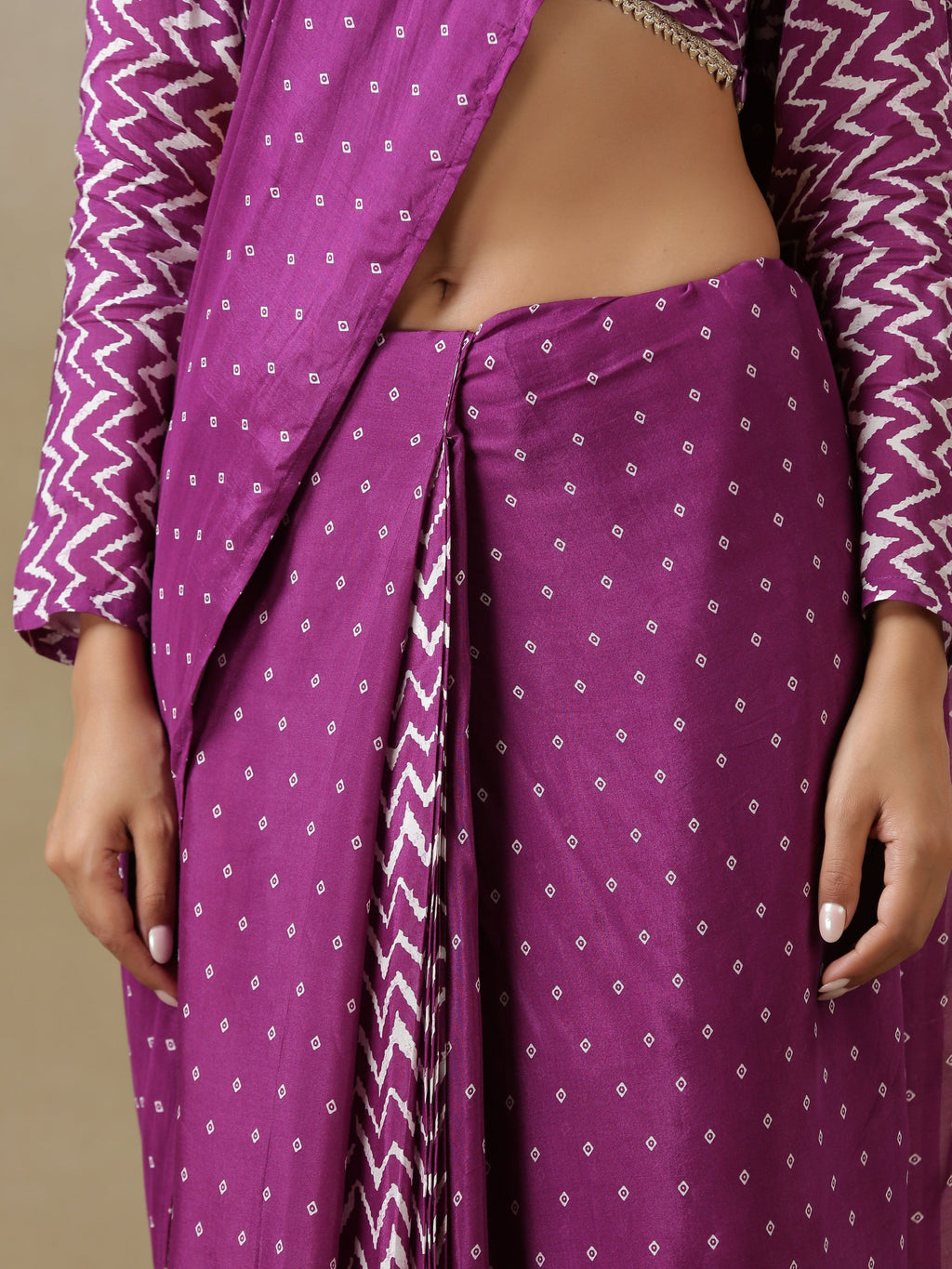 trueBrowns Purple Bandhani Printed Silk Ready to Wear Saree with Belt