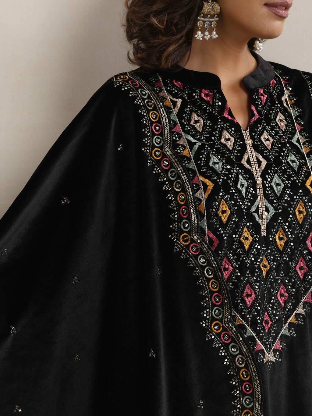 trueBrowns Black Velvet Geometric Embroidered Kurta Pant Dupatta Set - Distacart
