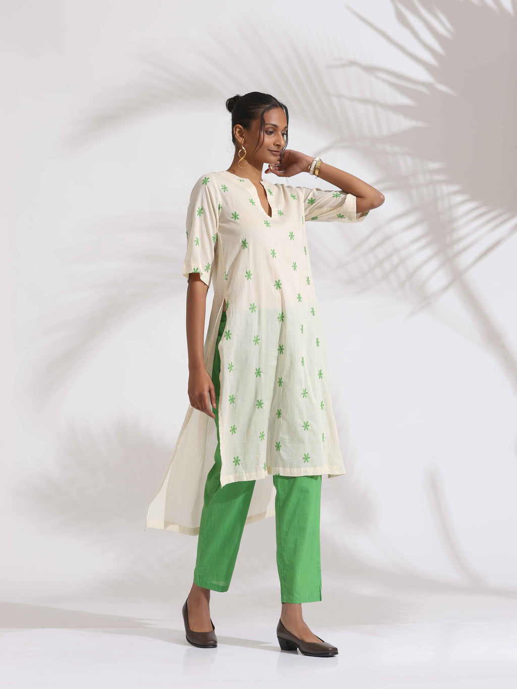 trueBrowns Off-White Cotton Floral Embroidered Straight Kurta Set - Distacart