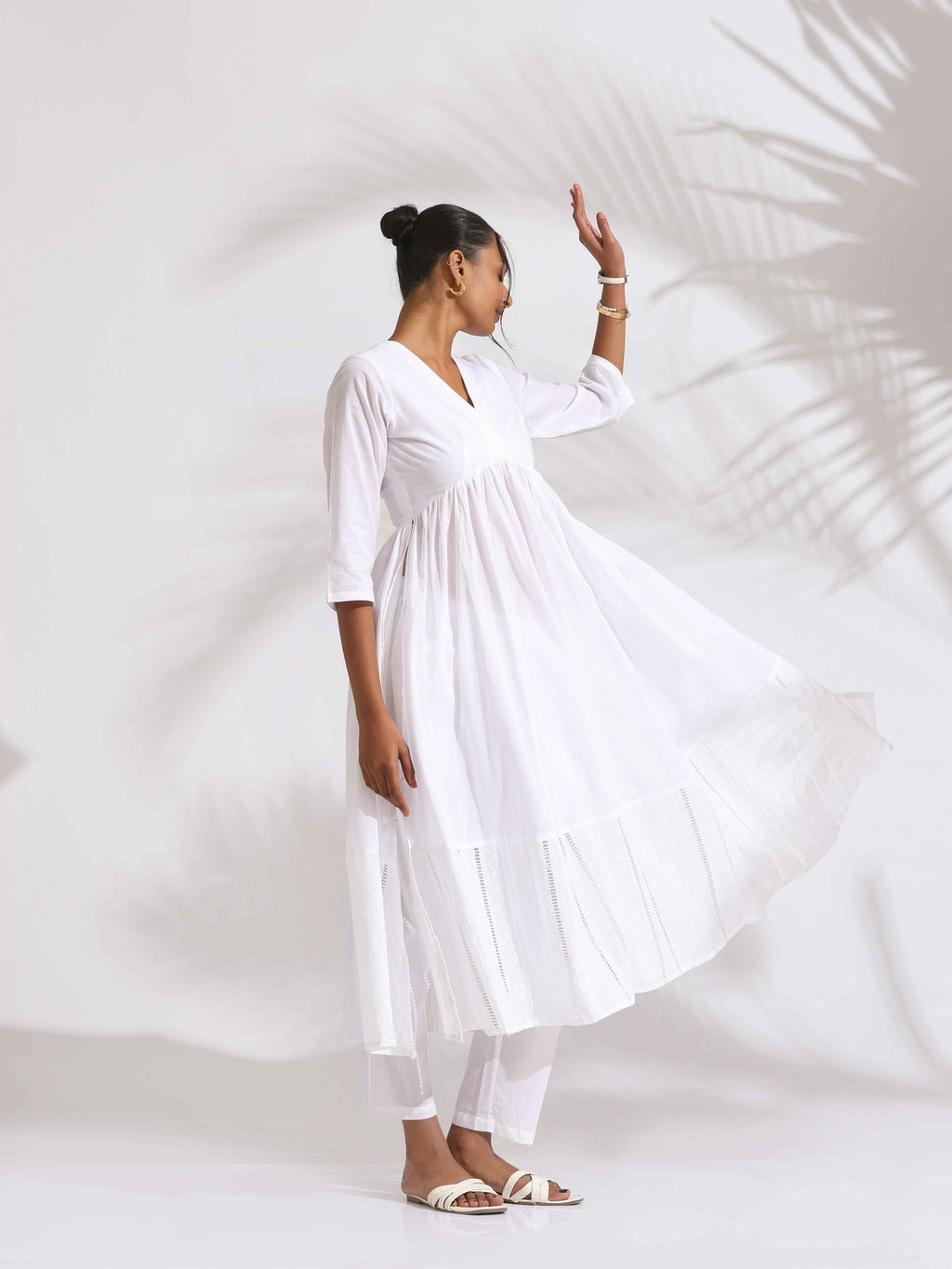 trueBrowns White Cotton Schiffli Flared Anarkali Kurta Set - Distacart