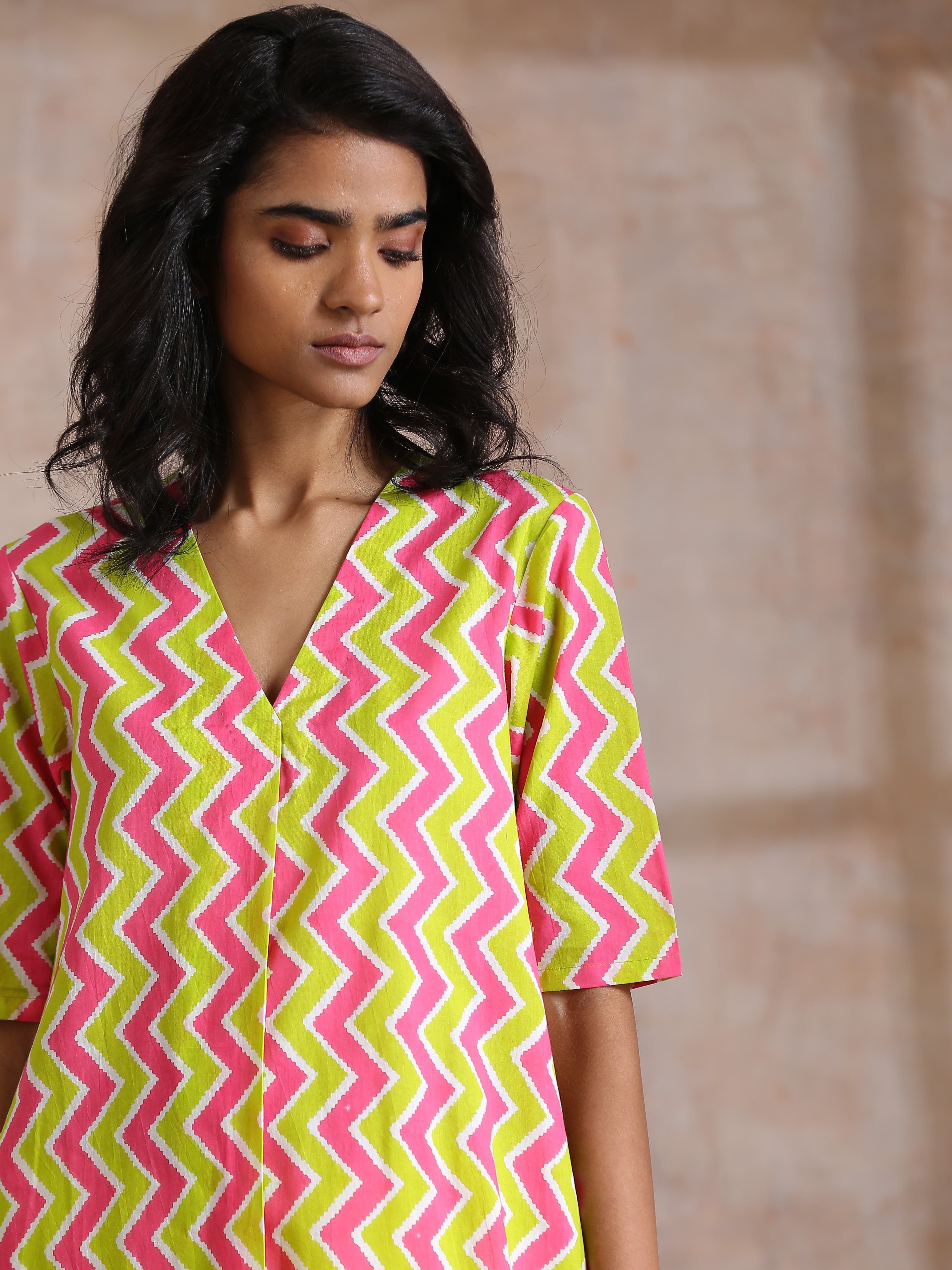 trueBrowns Lime Pink Zig-Zag Lines Print Cotton Kurta Pant Set | Relove - Distacart