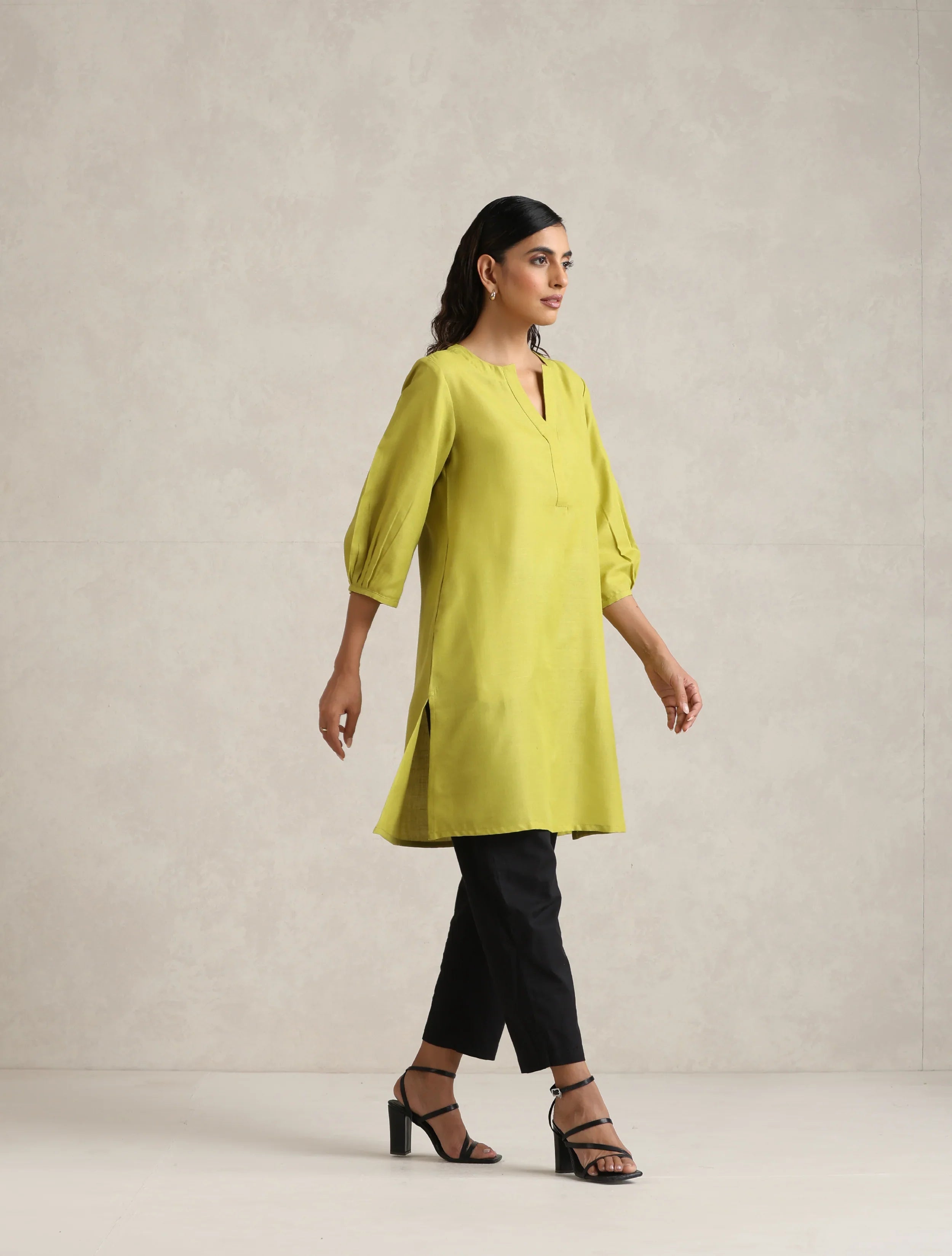 trueBrowns Green Cotton Blend Short Kurta - Distacart