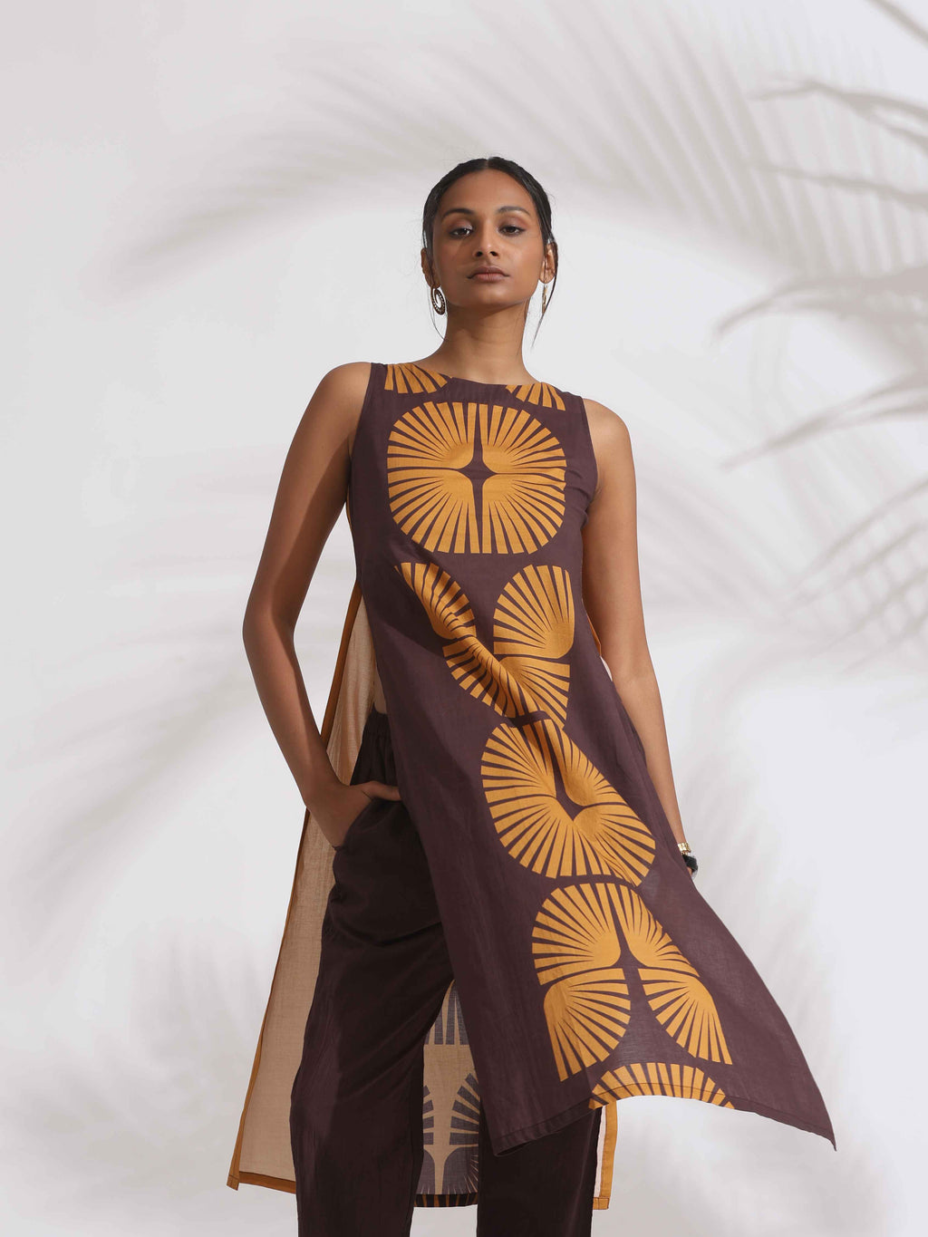 trueBrowns Brown Cotton Print Sleeveless Kurta Set - Distacart