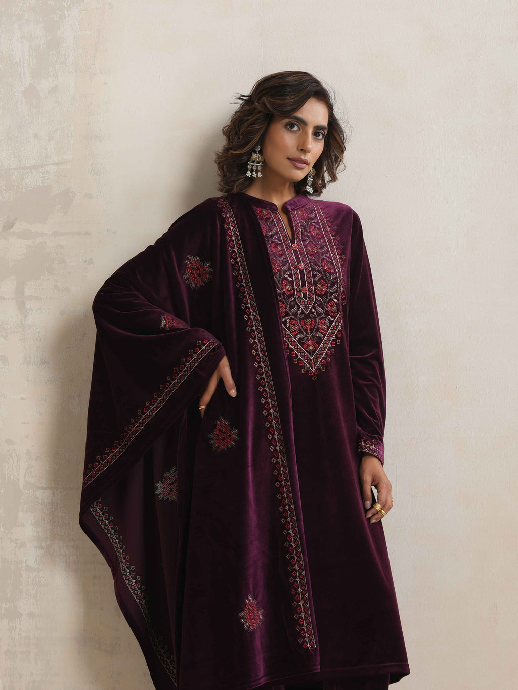 trueBrowns Purple Velvet Floral Embroidered Kurta Pant Dupatta Set - Distacart