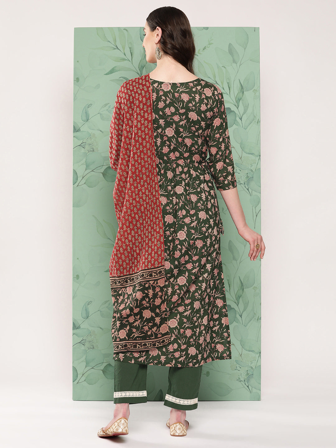 InWeave Women's Green Floral Motif Nyra Kurta Set With Dupatta