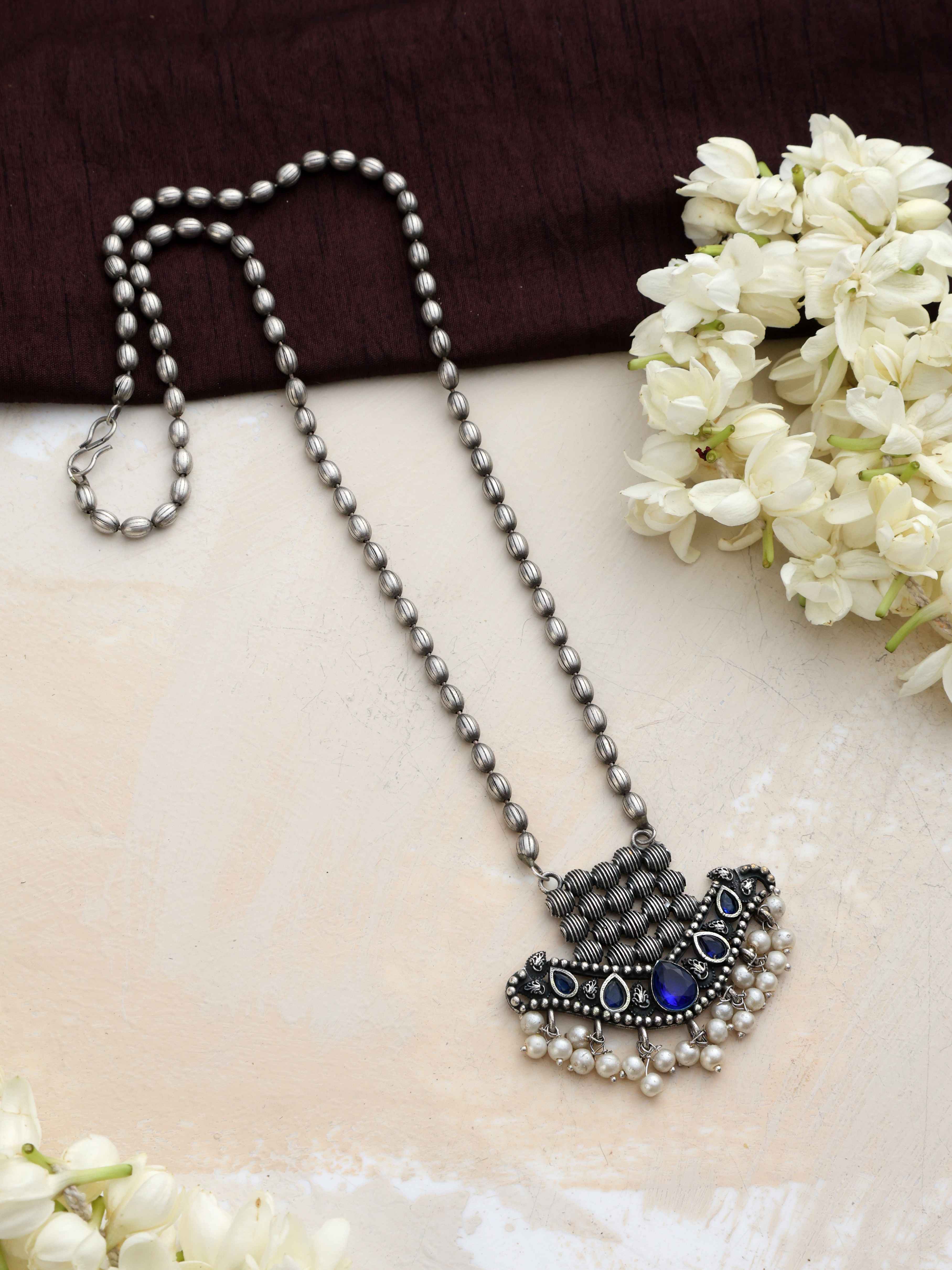 trueBrowns Silver Tone Blue Stone Pendant Chain