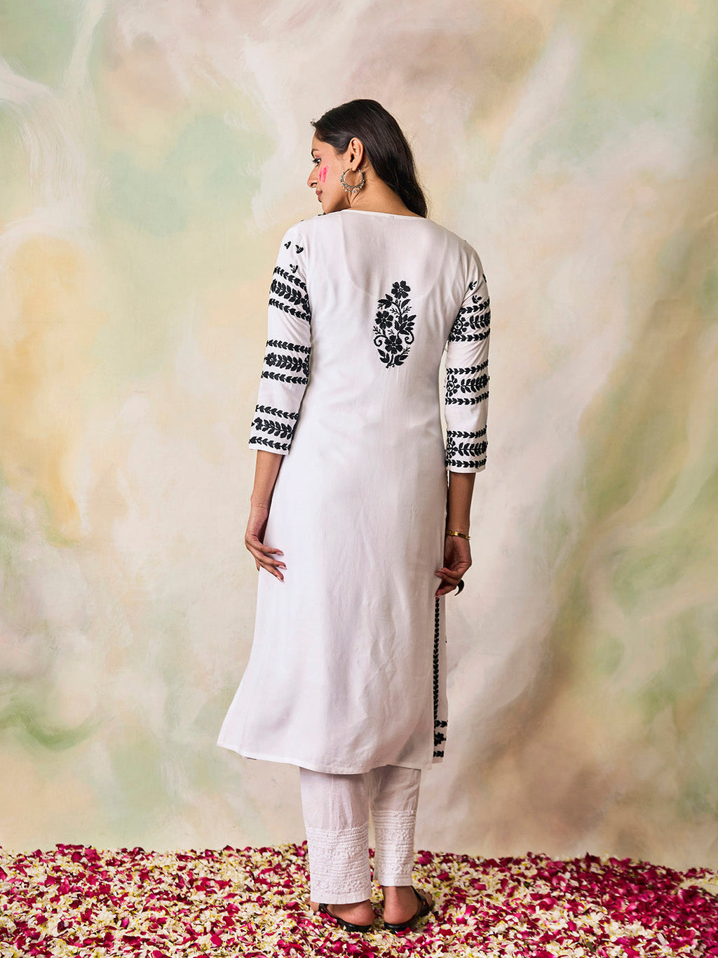 HOUSE OF KARI Notched Neck Floral Embroidered Chikankari Cotton Kurta