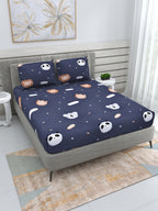 DREAM WEAVERZ Navy Blue & White Conversational Glazed Cotton 220 TC King Bedsheet with 2 Pillow Covers