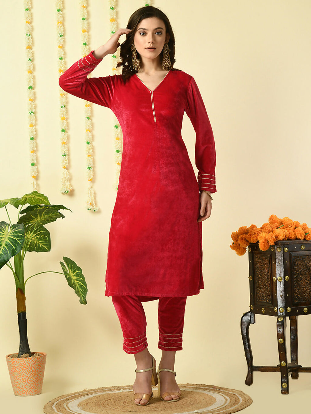 Myshka Women's Pink Velvet Kurta With Trousers Party Sets