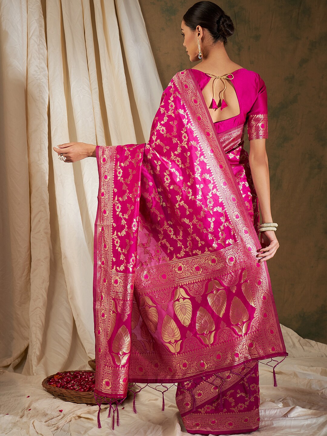 Sangria Pink & Gold-Toned Floral Woven Design Zari Banarasi Saree - Distacart
