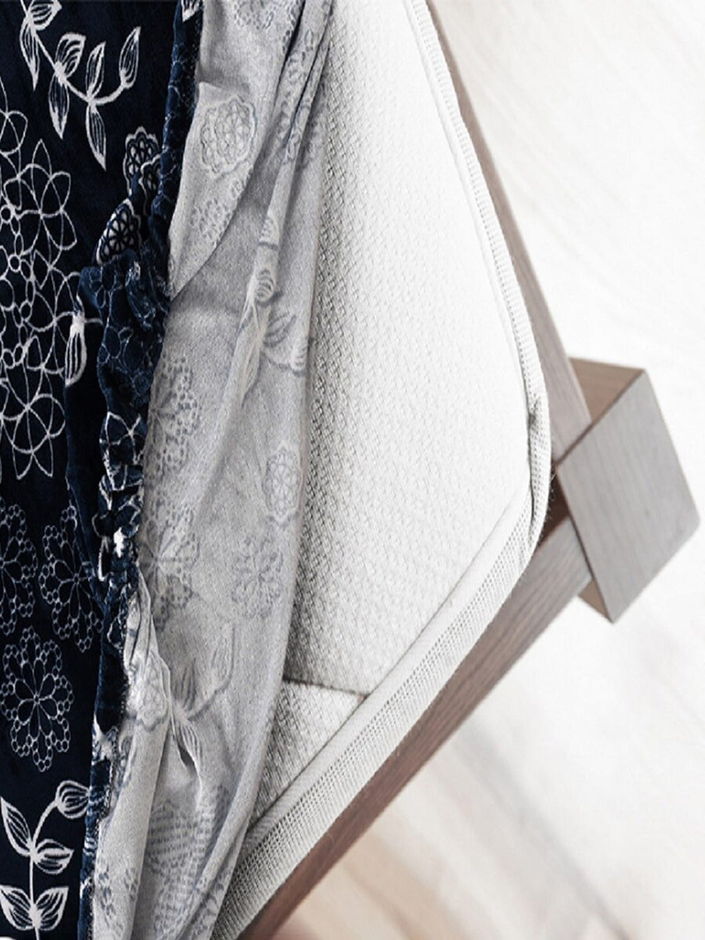 Stylespace by Isha Navy Blue & White Floral Velvet 300 TC Fitted King Bedsheet Set