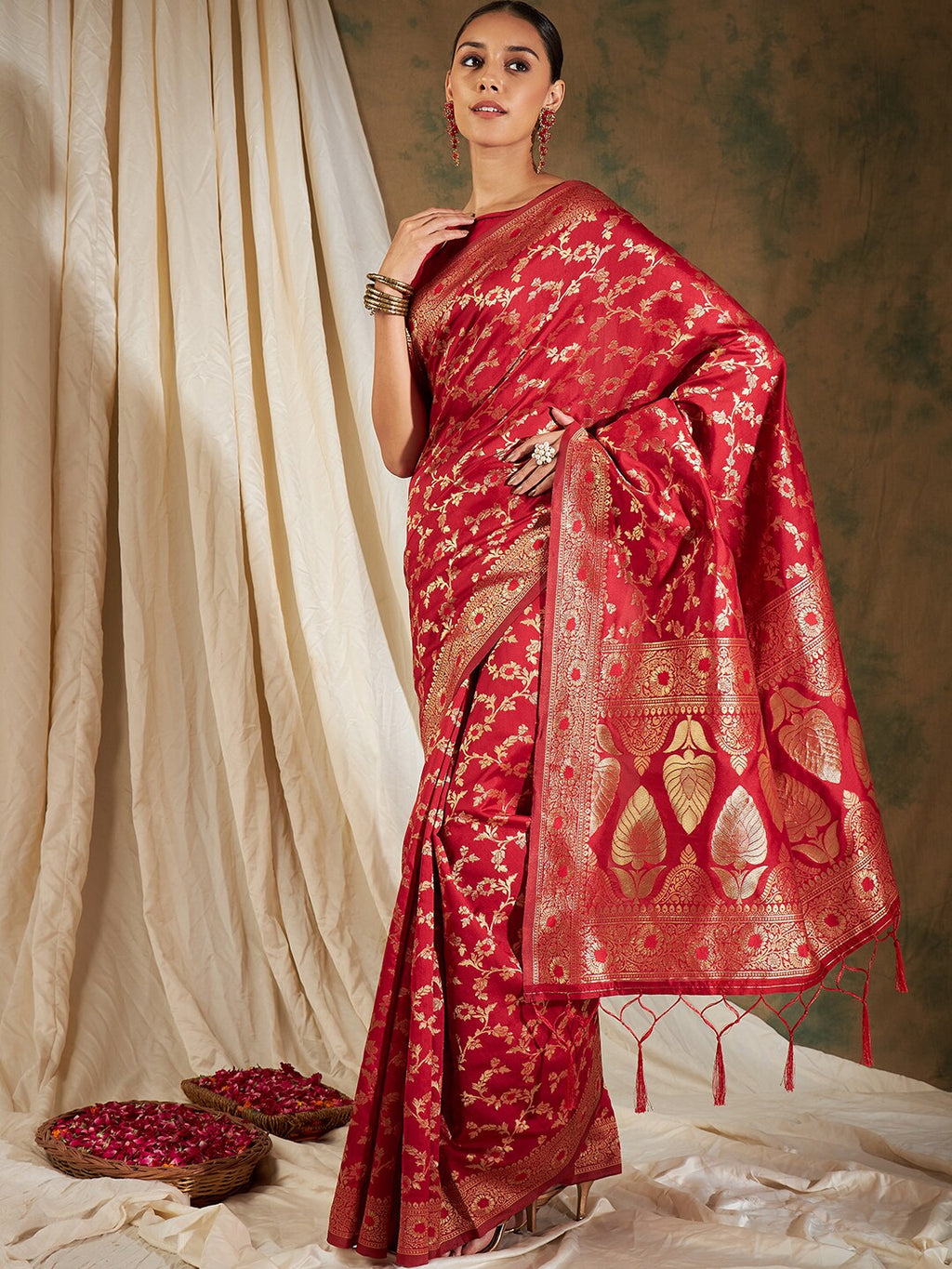 Sangria Red & Gold-Toned Floral Woven Design Zari Banarasi Saree - Distacart