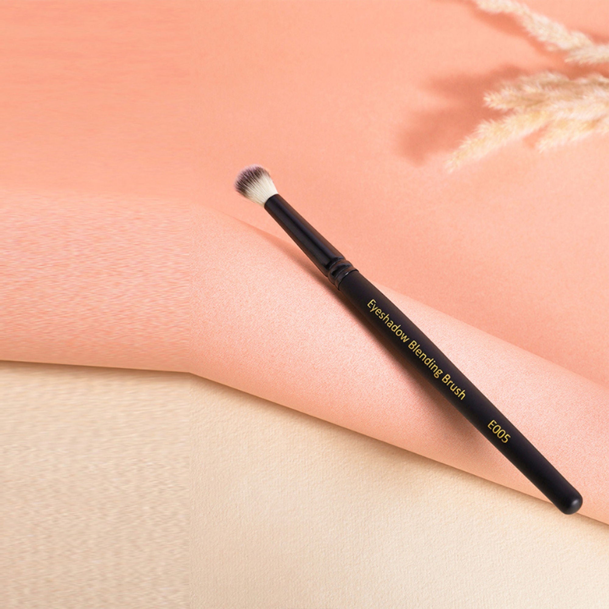 CUFFS N LASHES Eyeshadow Blending Brush - E005 - Distacart
