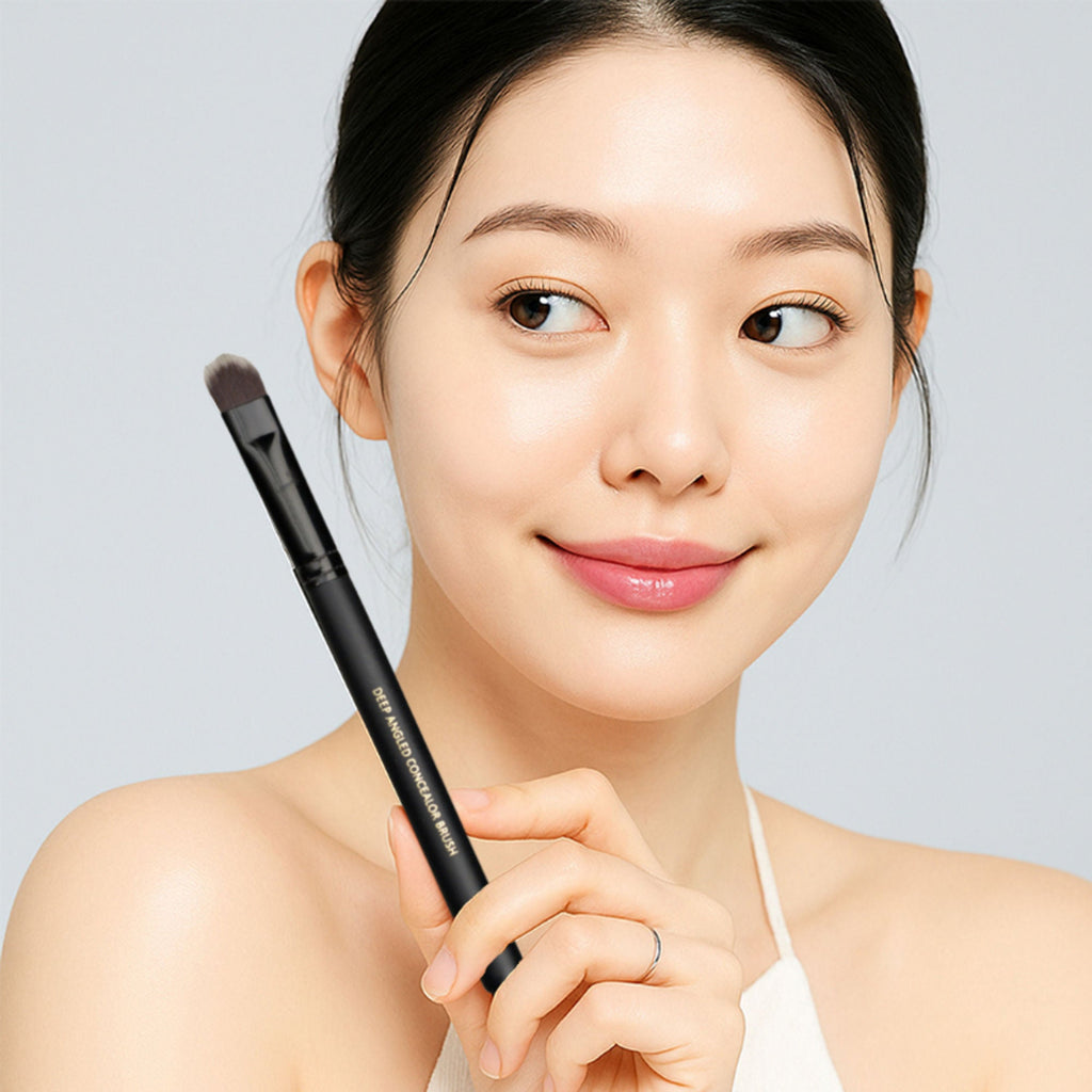 CUFFS N LASHES Deep Angled Concealer Brush - F011