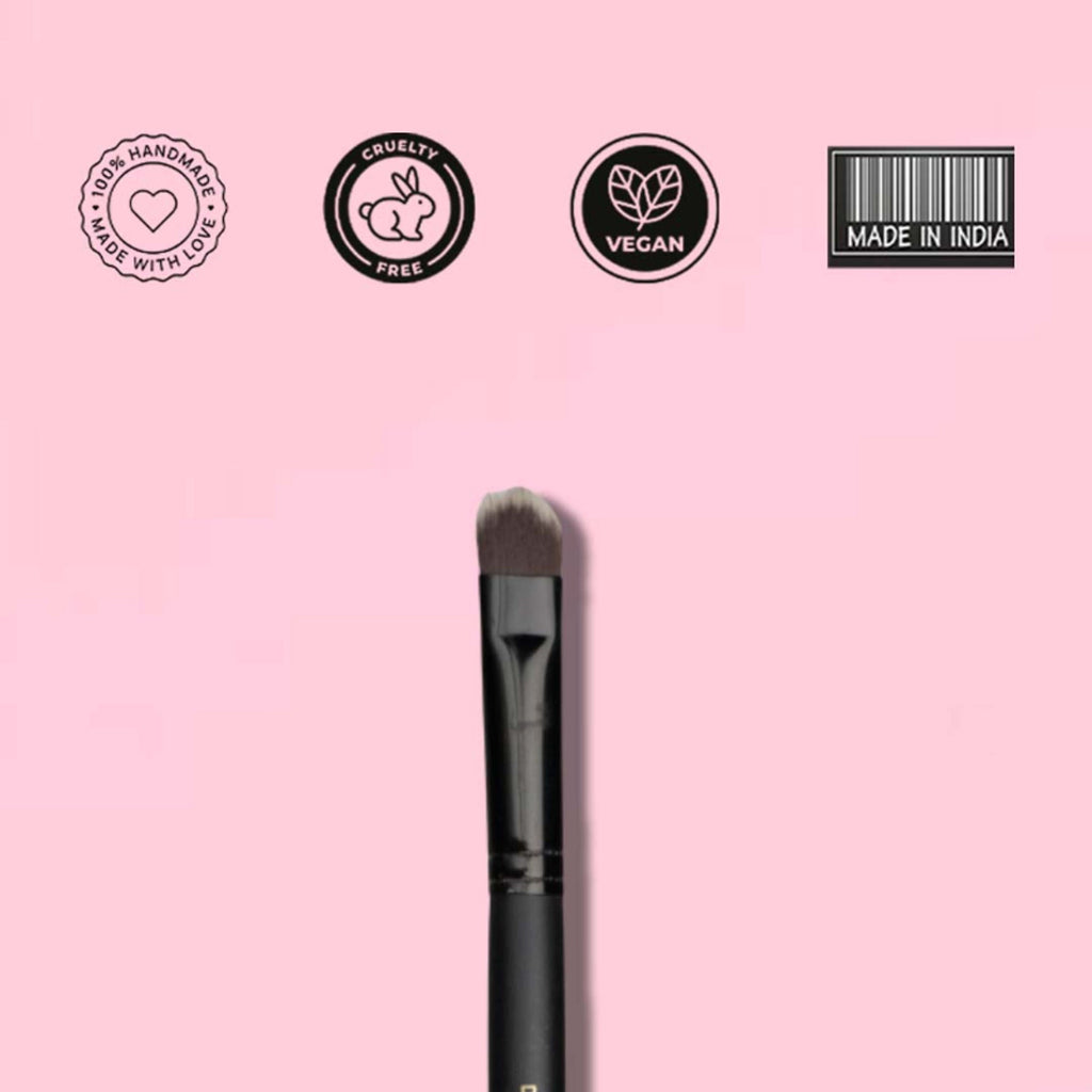 CUFFS N LASHES Deep Angled Concealer Brush - F011