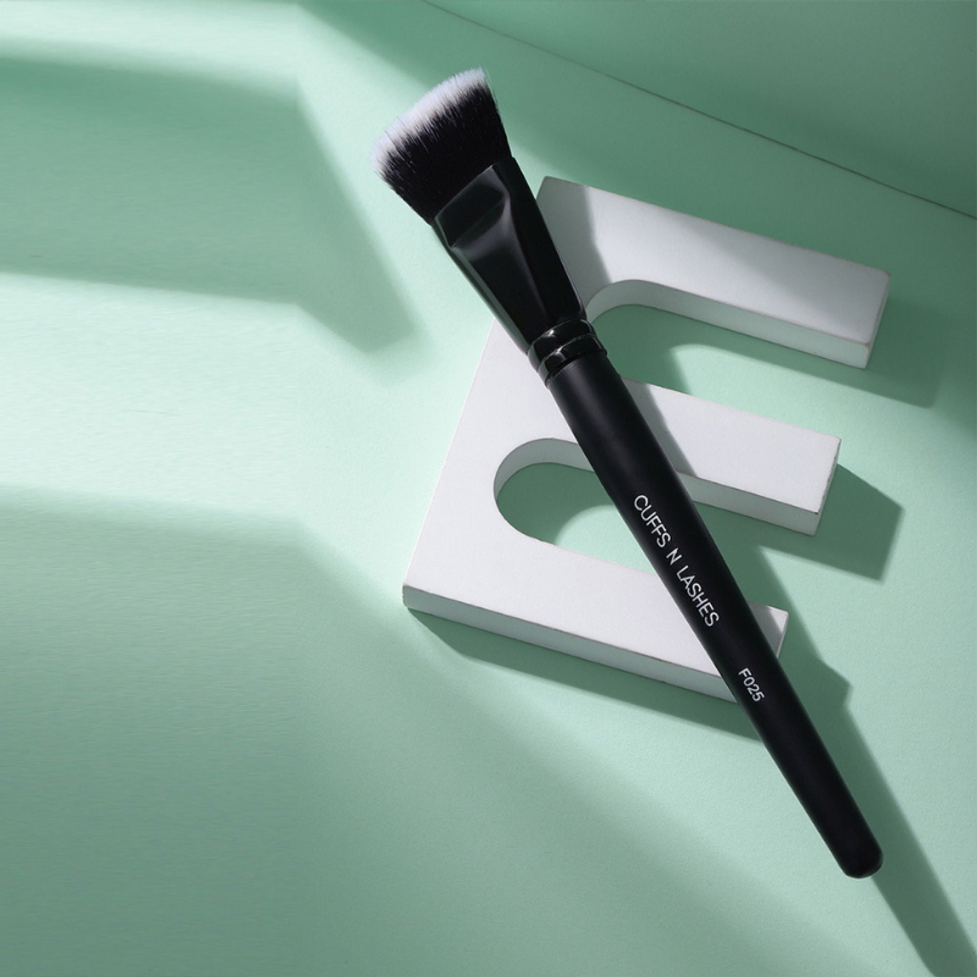 CUFFS N LASHES Big Bronzer Contour Brush - F025 - Distacart