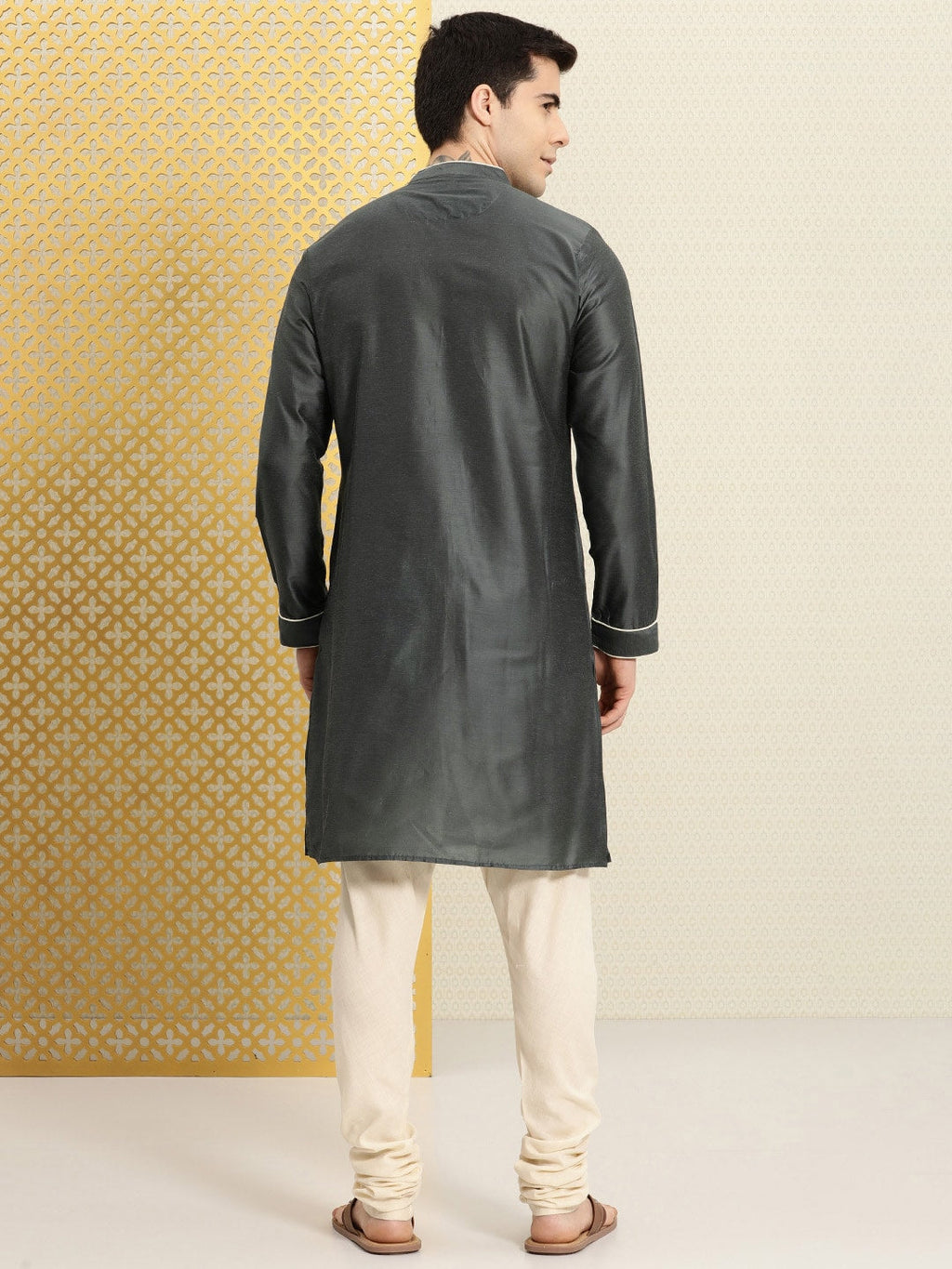 House of Pataudi Men Embroidered Mirror Work Jashn Kurta