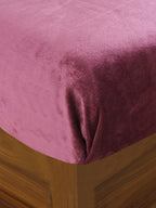 Nendle Magenta Woollen 400 TC King Bedsheet with 2 Pillow Covers