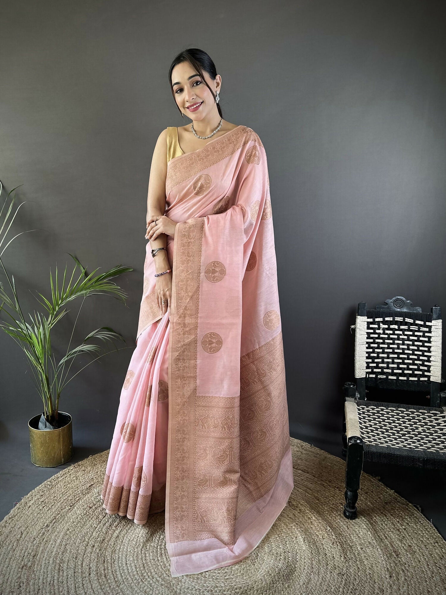 Joban Fashion Peach Floral & Paisley Linen Silk Banarasi Saree - Distacart