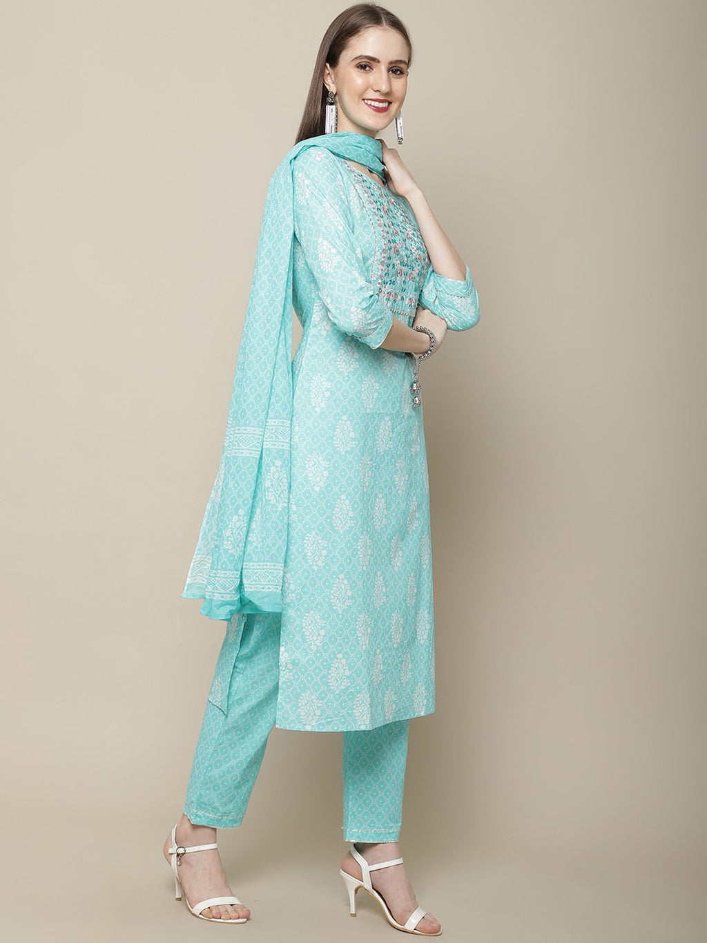 Sangria Women Blue & White Embroidery Printed Kurta Set
