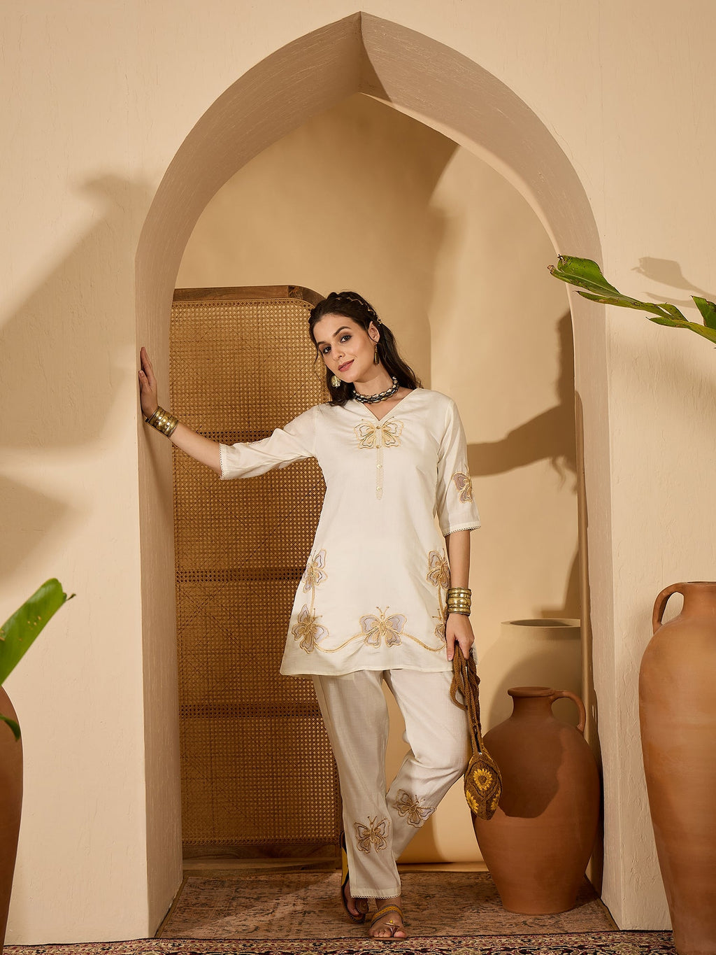 Joban Fashion Off White Silk Embroidered Readymade Kurta Set - Distacart