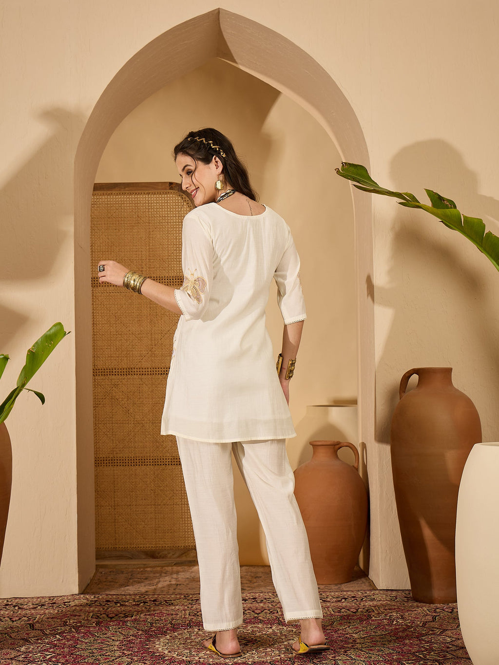 Joban Fashion Off White Silk Embroidered Readymade Kurta Set - Distacart