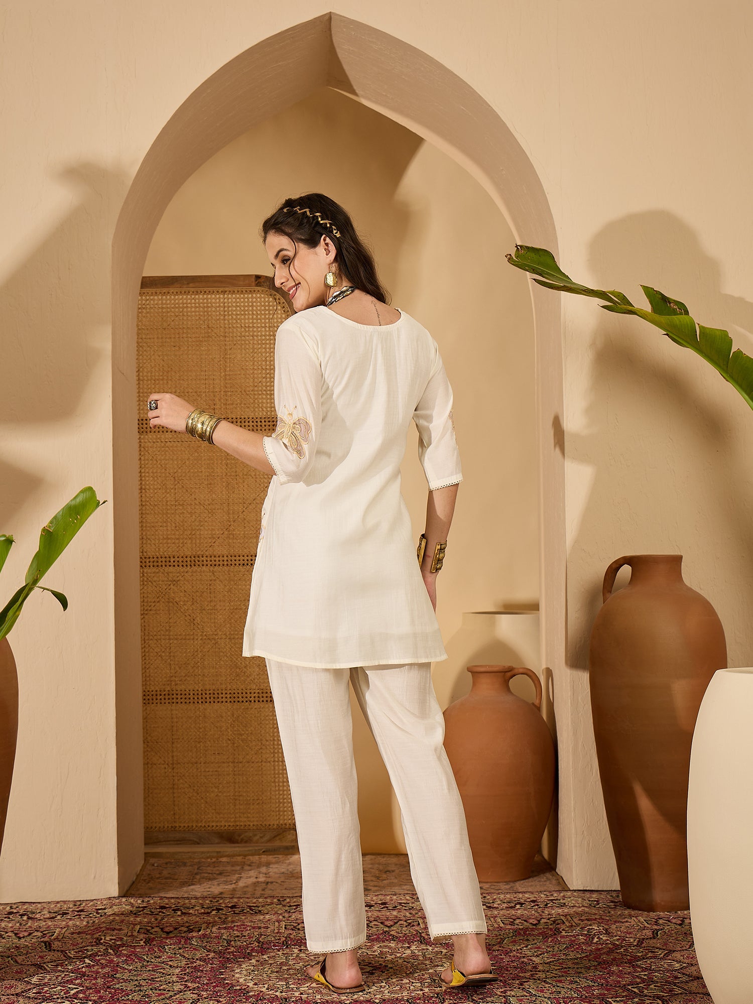 Joban Fashion Off White Silk Embroidered Readymade Kurta Set - Distacart