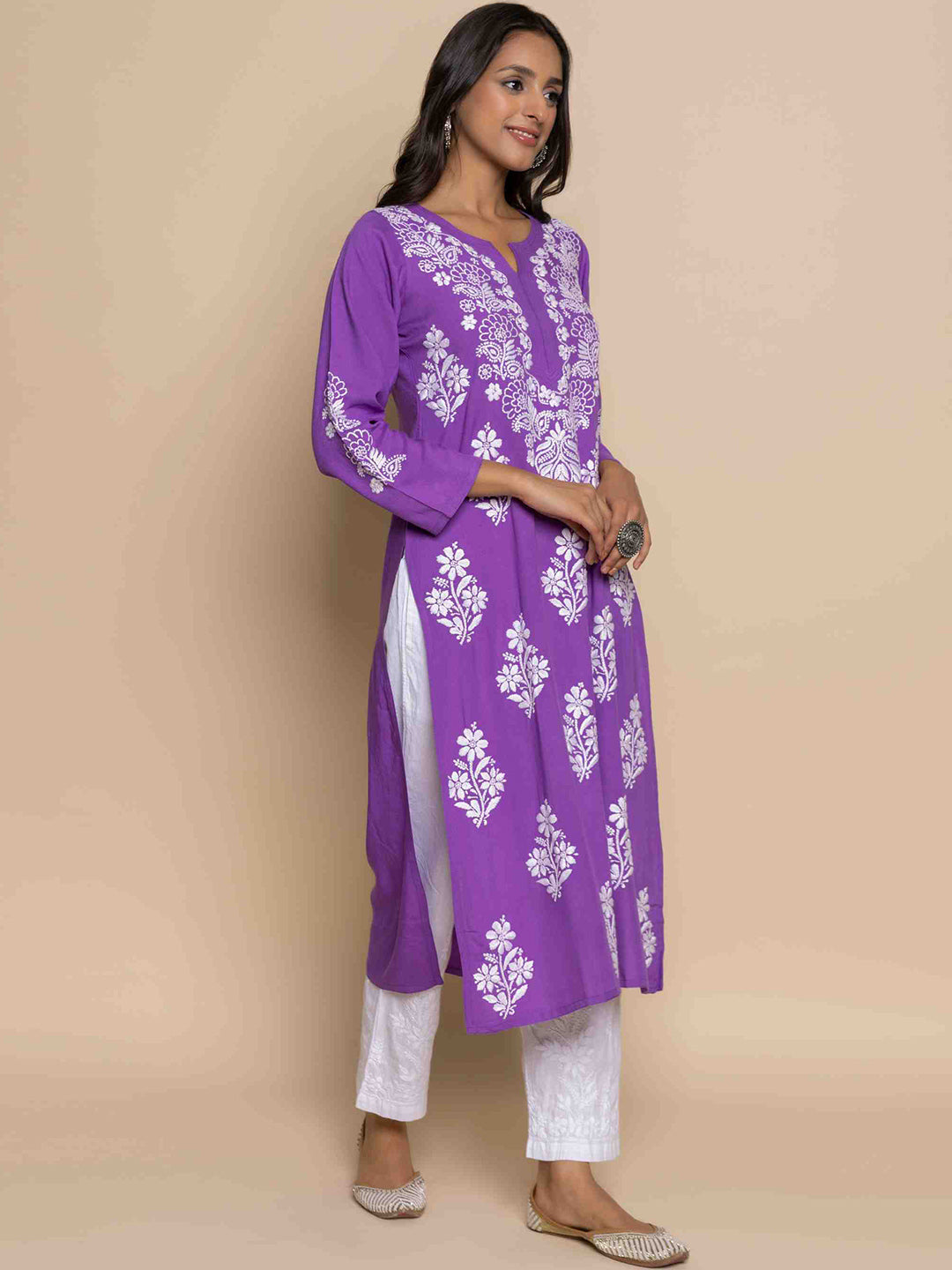 HOUSE OF KARI Floral Chikankari Embroidered Notched Round Neck Straight Kurta
