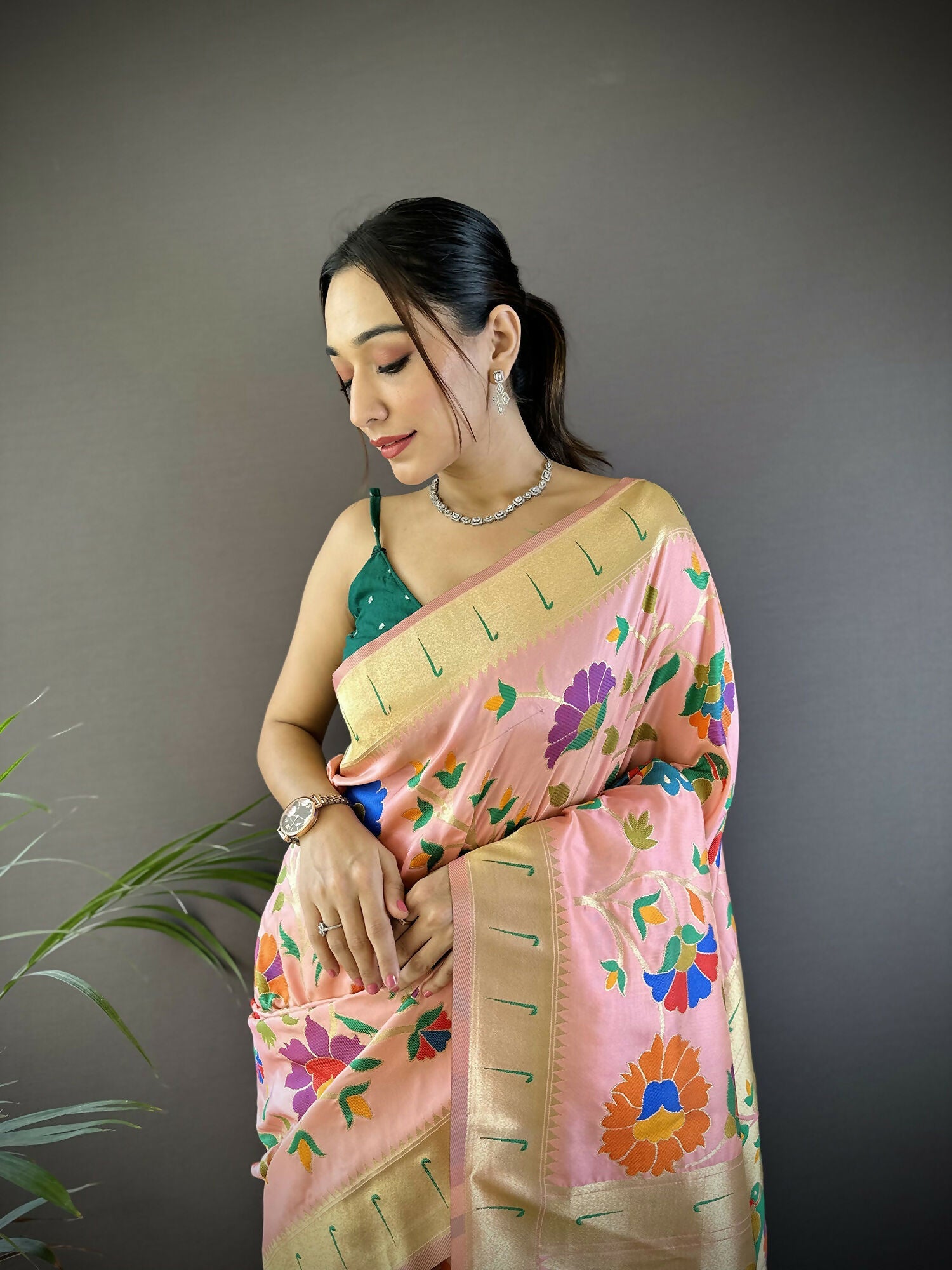Joban Fashion Peach Zari Woven Floral Motifs Soft Silk Paithani Silk Saree - Distacart