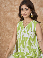 InWeave Apple Green White V Neck Top