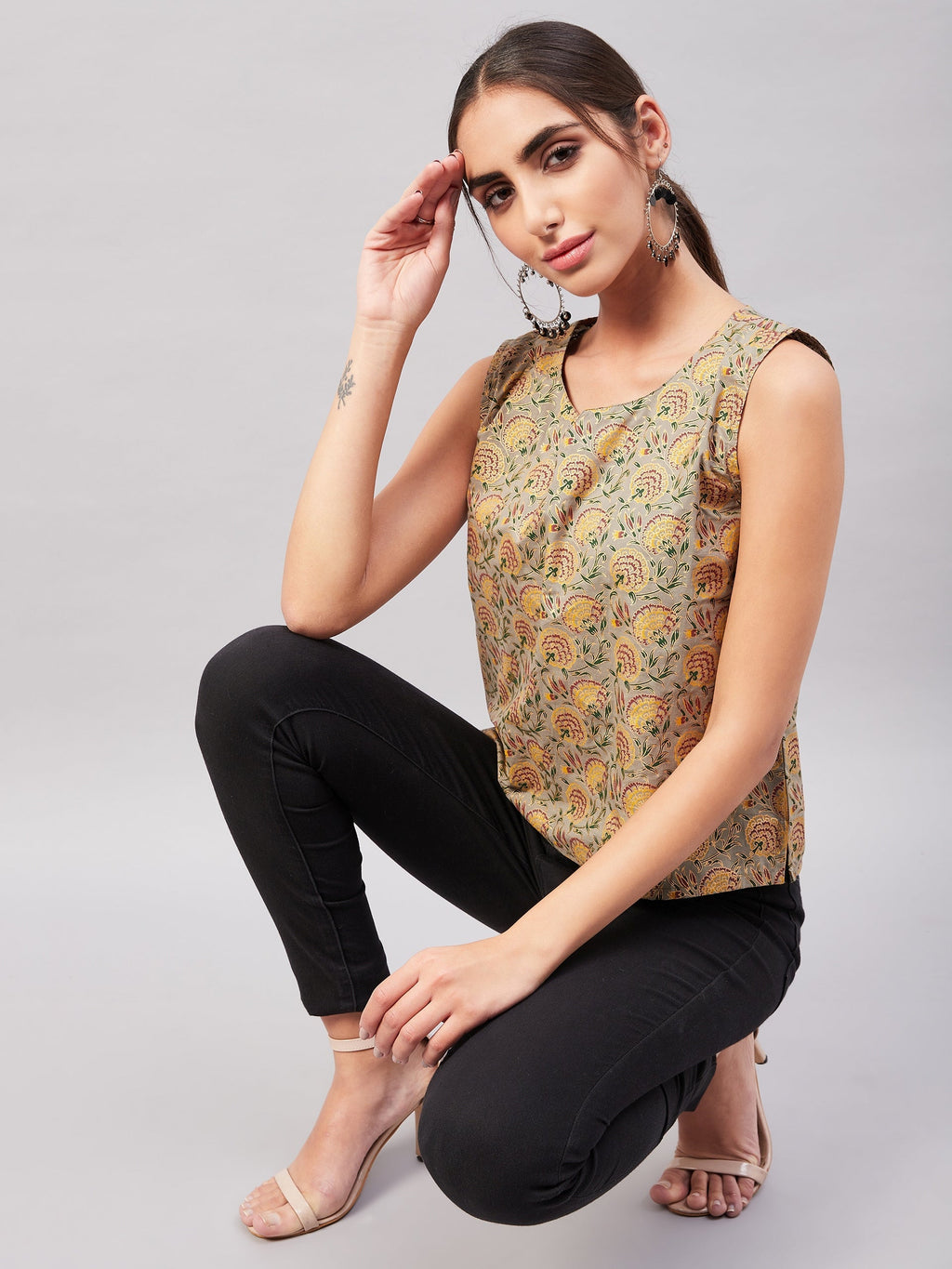 InWeave Grey Gold Floral W/U Top