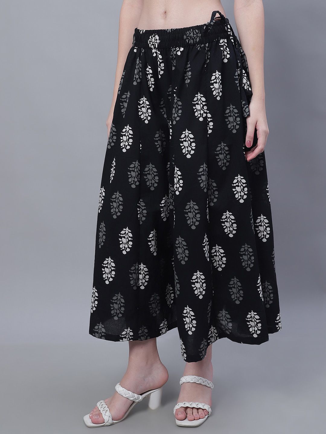 TAG 7 Women Floral Printed Flared Palazzos