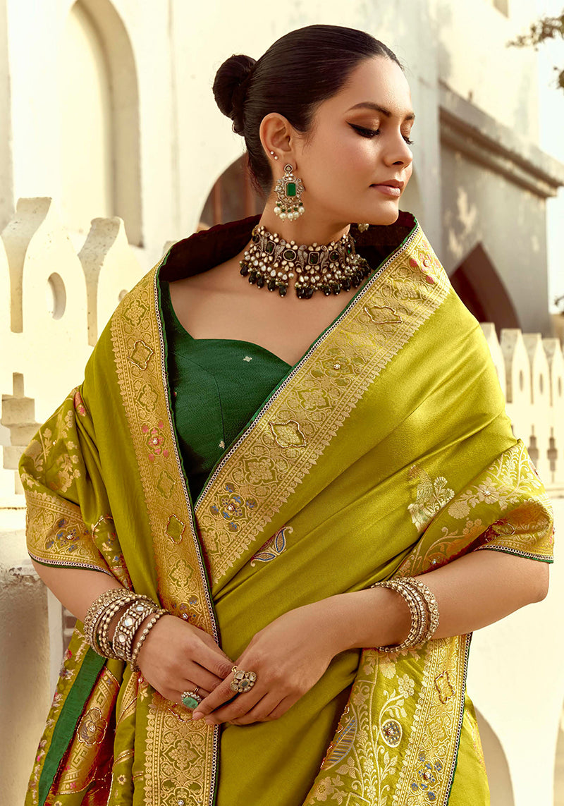 Monjolika Fashion Silk Blend Weaving Pear Traditional Saree