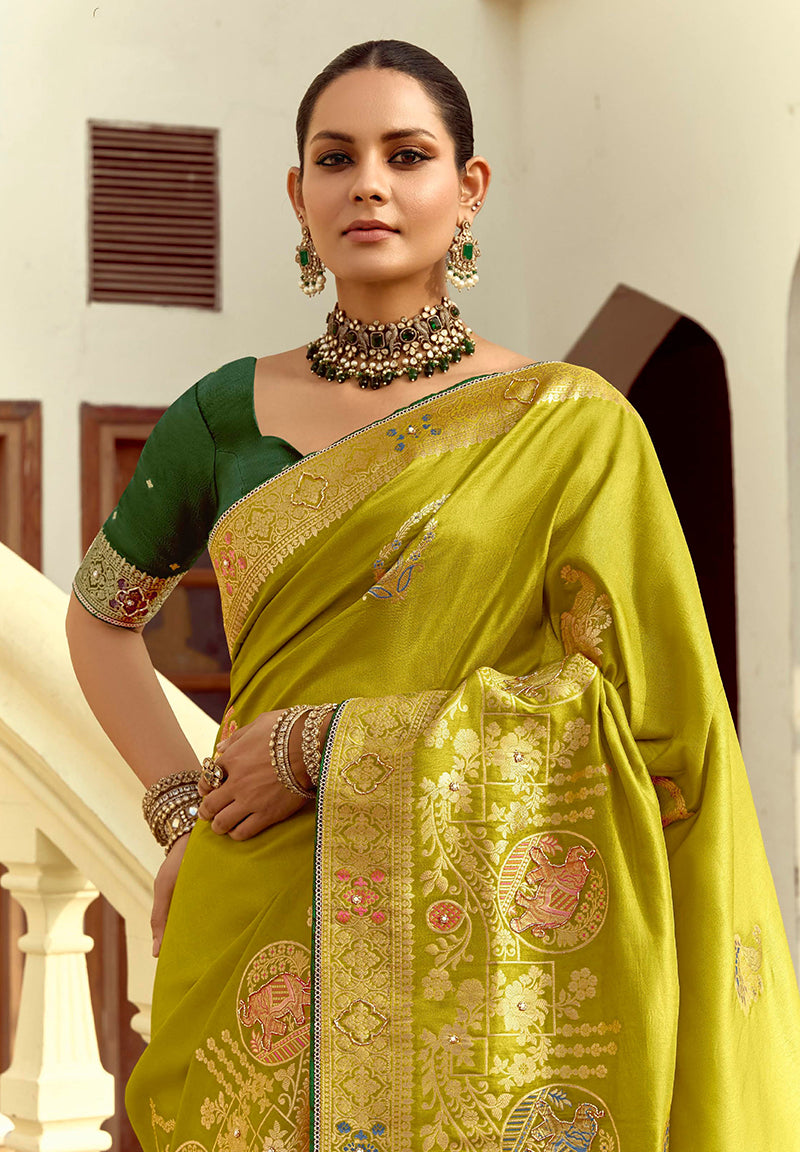 Monjolika Fashion Silk Blend Weaving Pear Traditional Saree