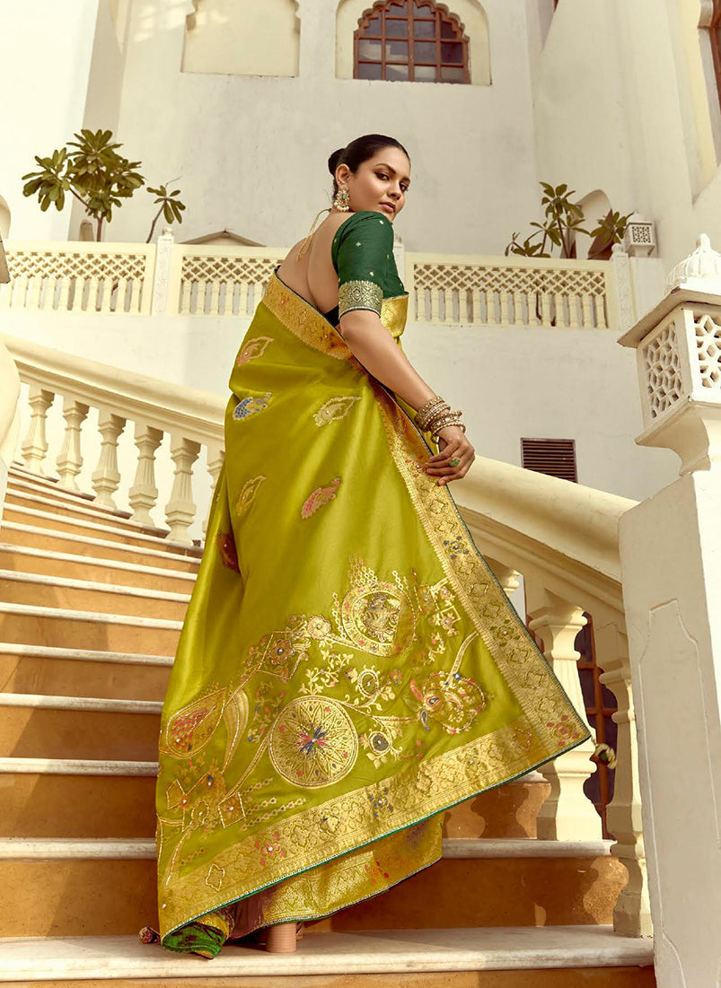 Monjolika Fashion Silk Blend Weaving Pear Traditional Saree