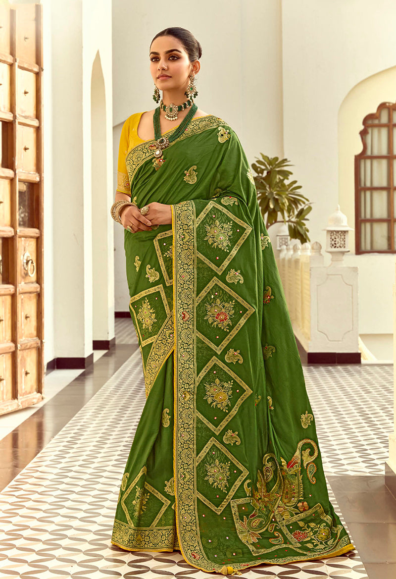 Monjolika Fashion Silk Blend Weaving Green Traditional Saree