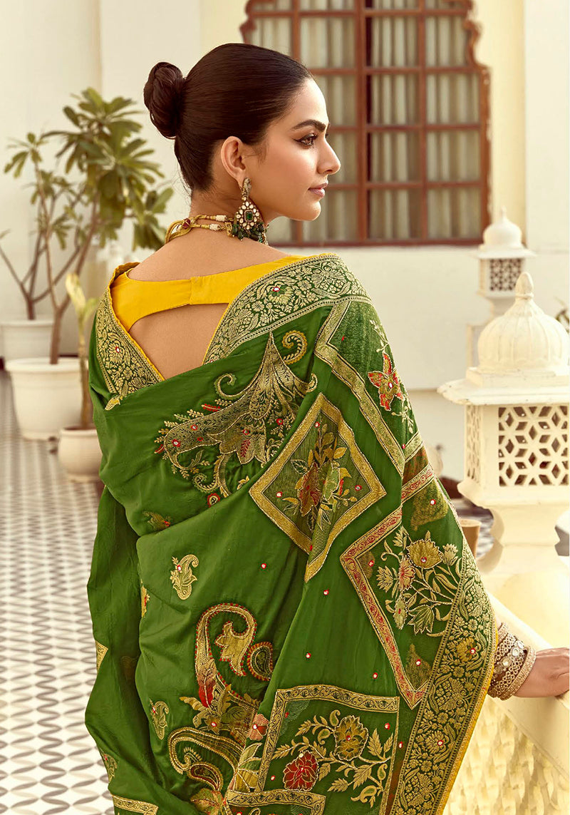 Monjolika Fashion Silk Blend Weaving Green Traditional Saree