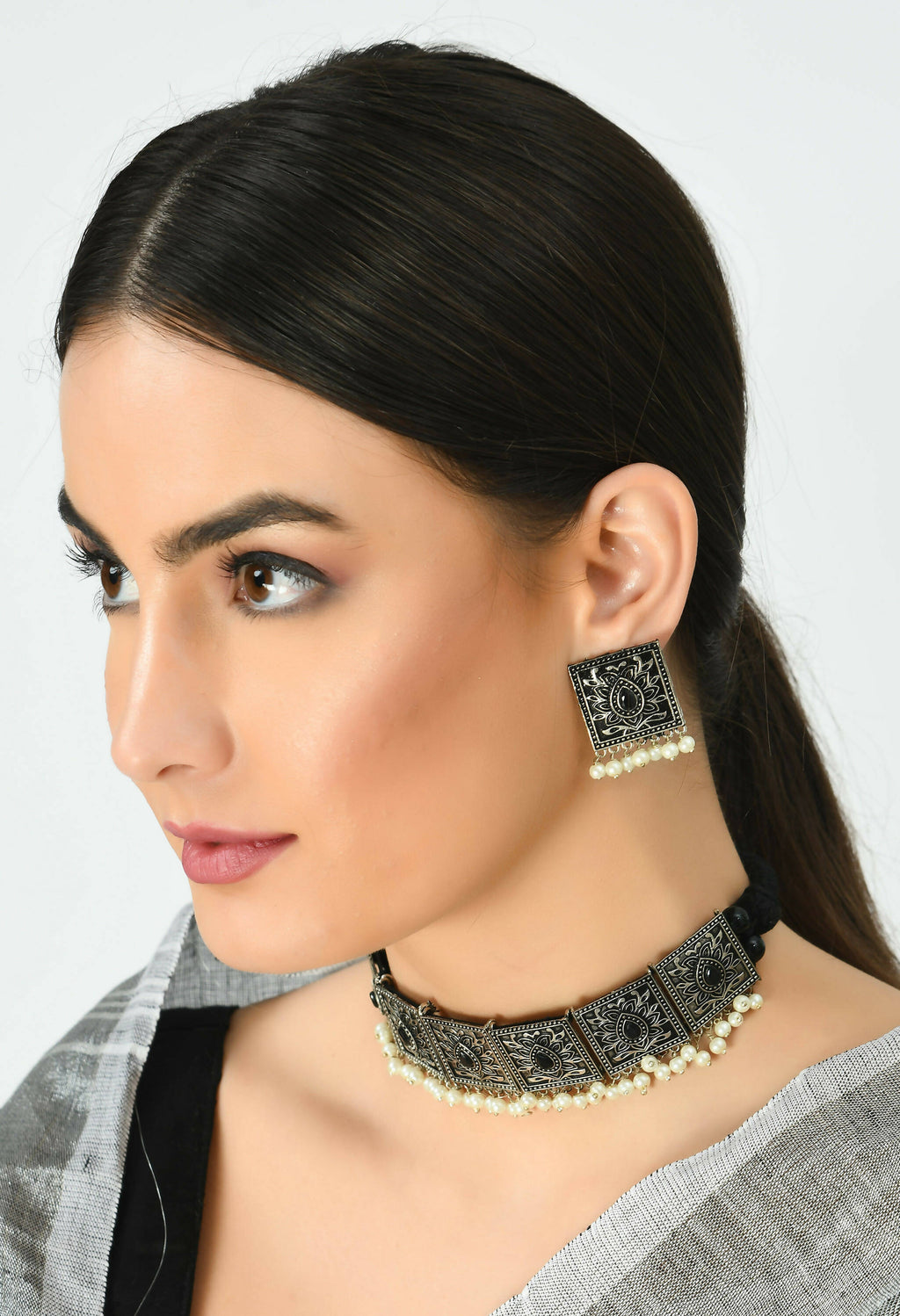 Mominos Fashion Johar Kamal Statement Silver-Plated Brass Finish Kundan/Pearls Choker For Women (Black) - Distacart